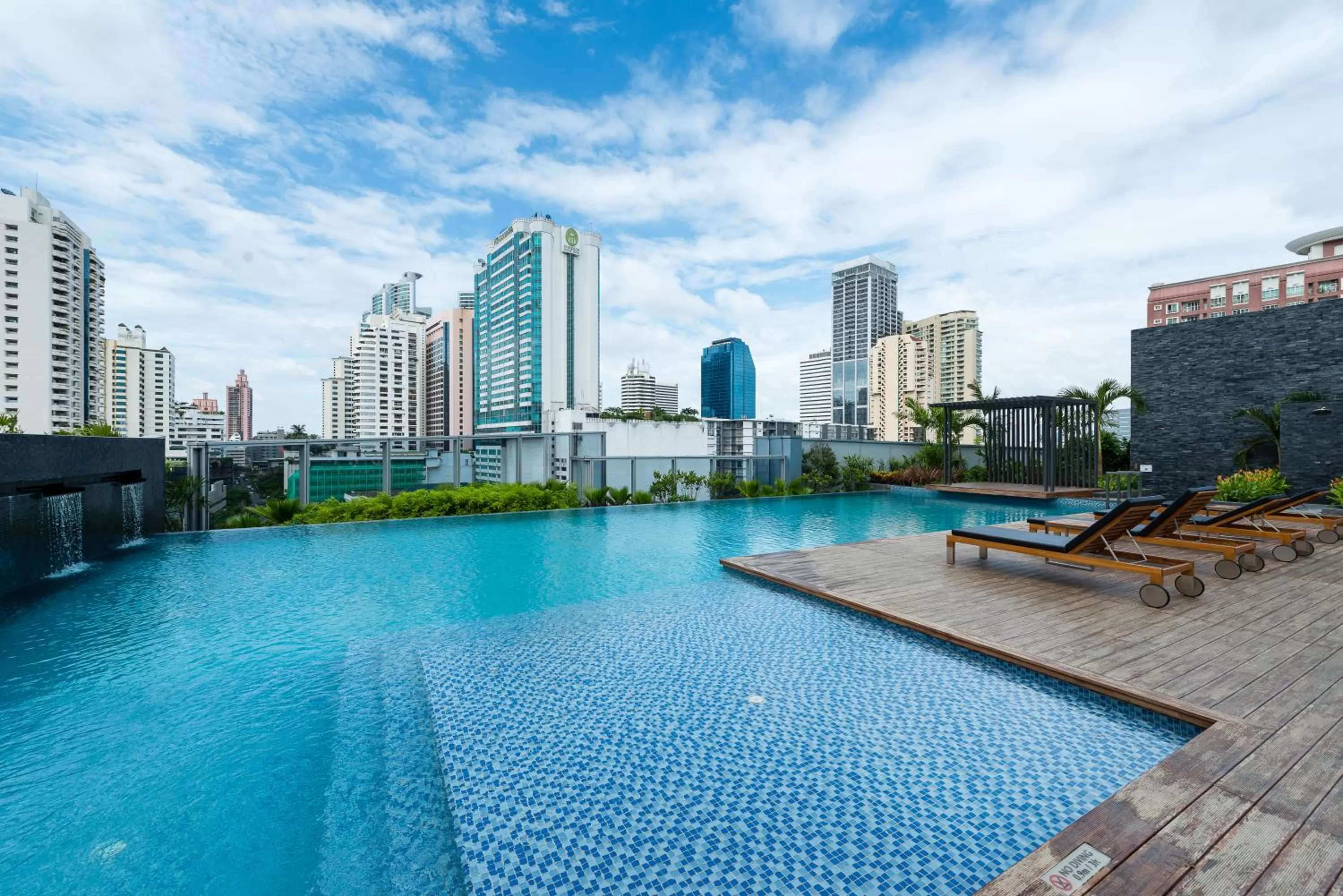 Swimming pool in Radisson Blu Plaza Bangkok