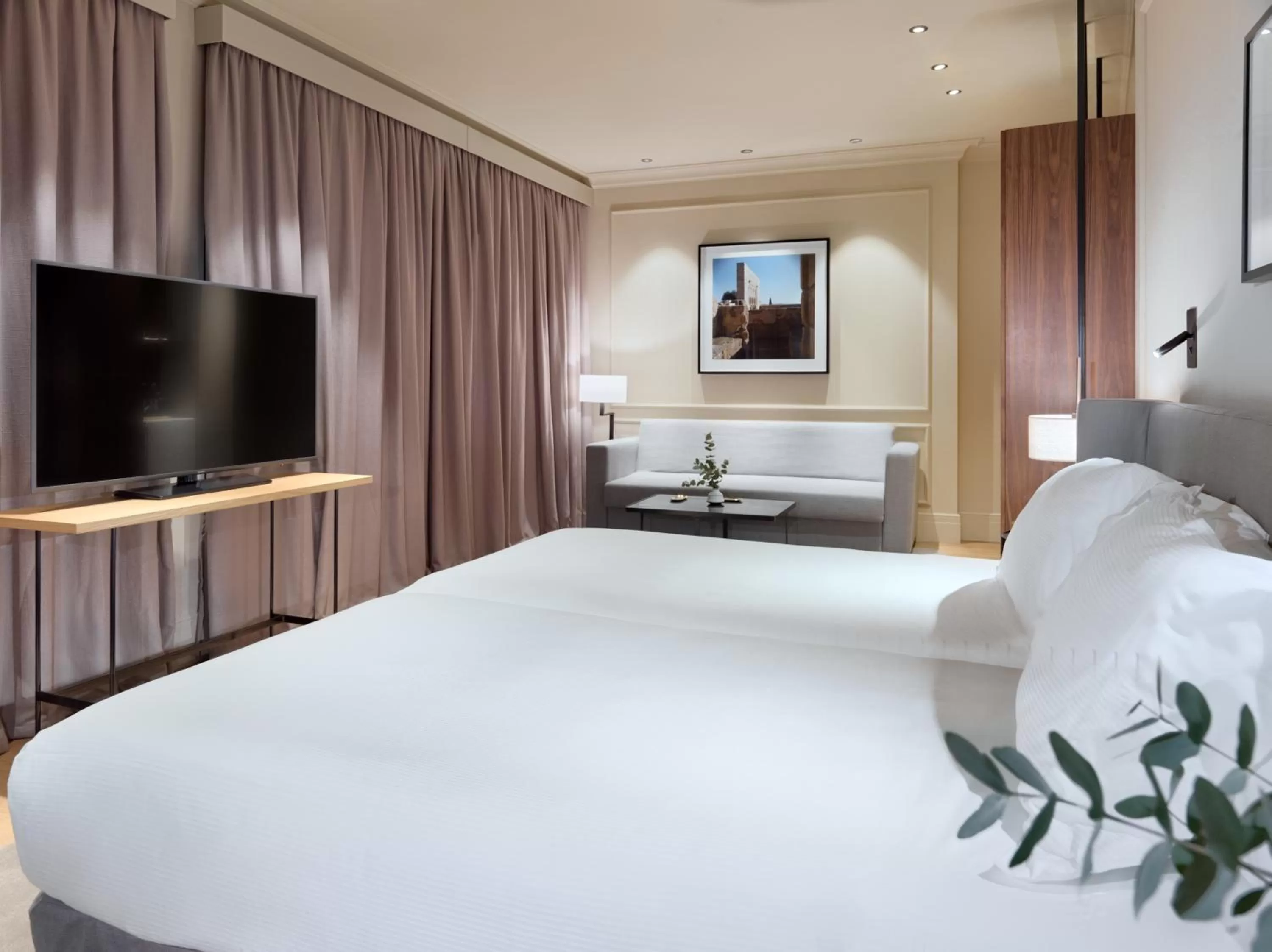 Bed in H10 Palacio Colomera