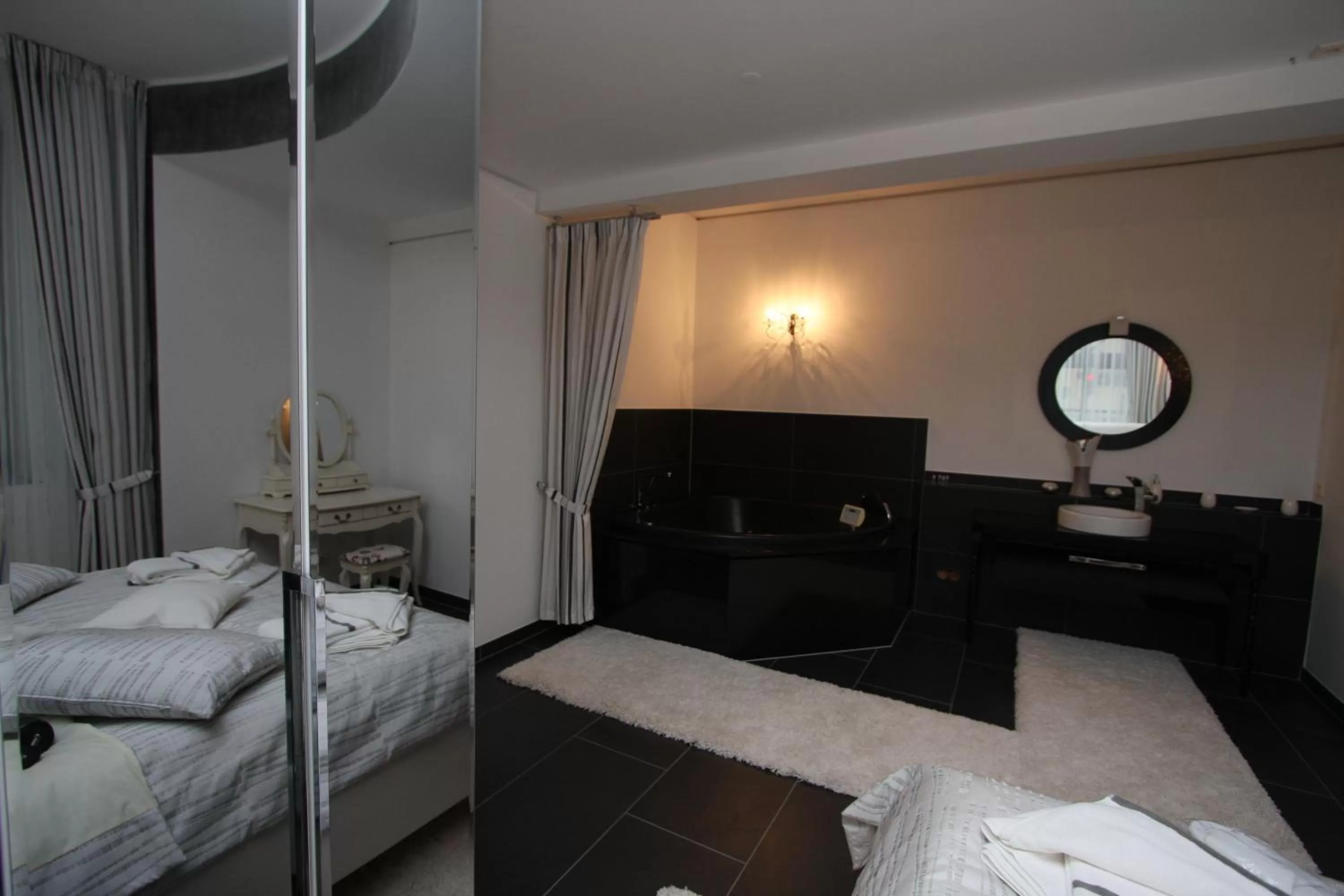 Bedroom, Bed in Hotel Da Gianni GmbH