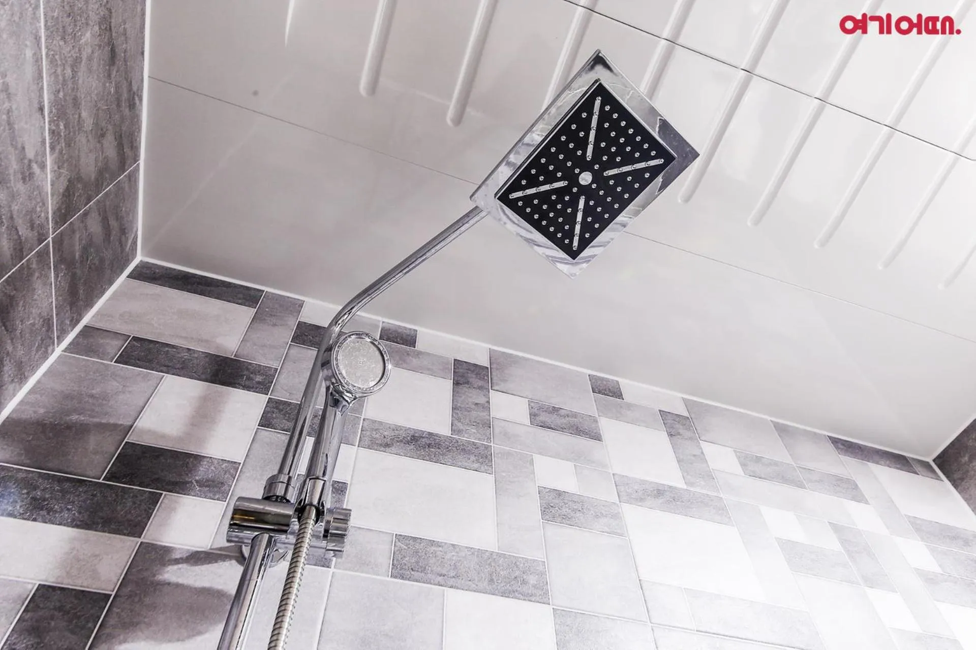 Shower in Goodstay Grand Motel Chuncheon