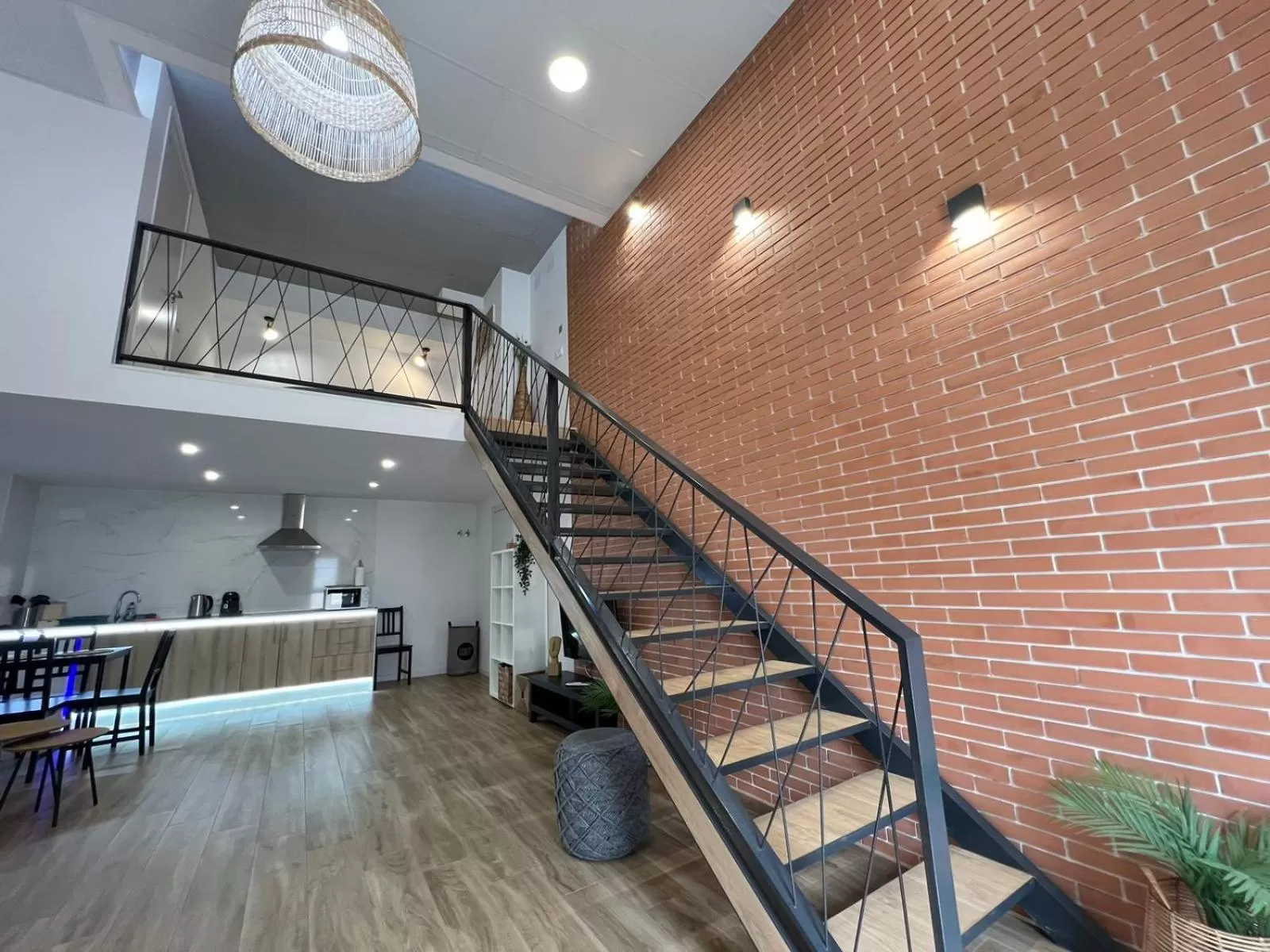 Photo of the whole room in Carbonell 1