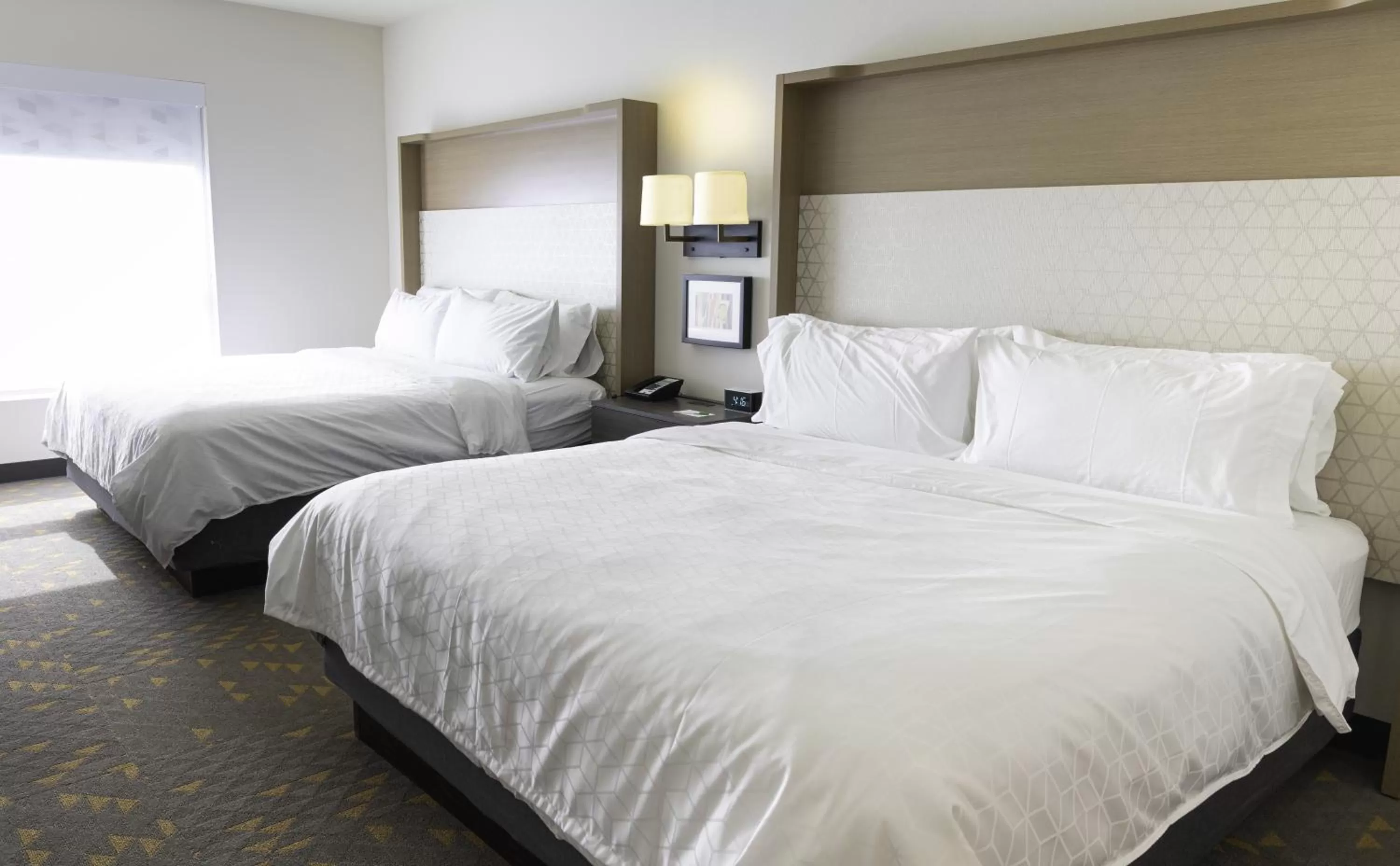 Bed in Holiday Inn Glendale - Stadium & Ent Dist by IHG