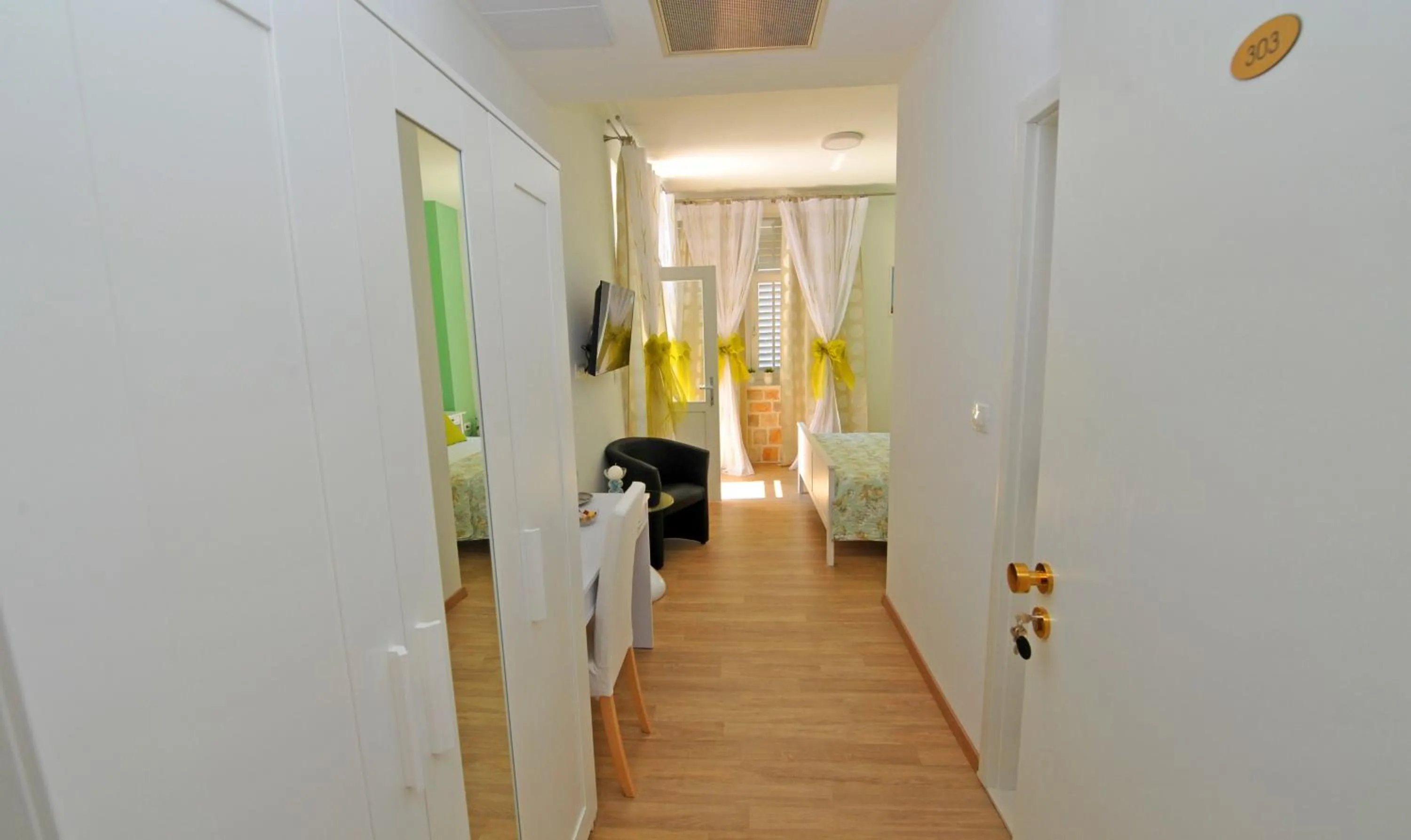 Bed in Luxury Rooms Nirvana