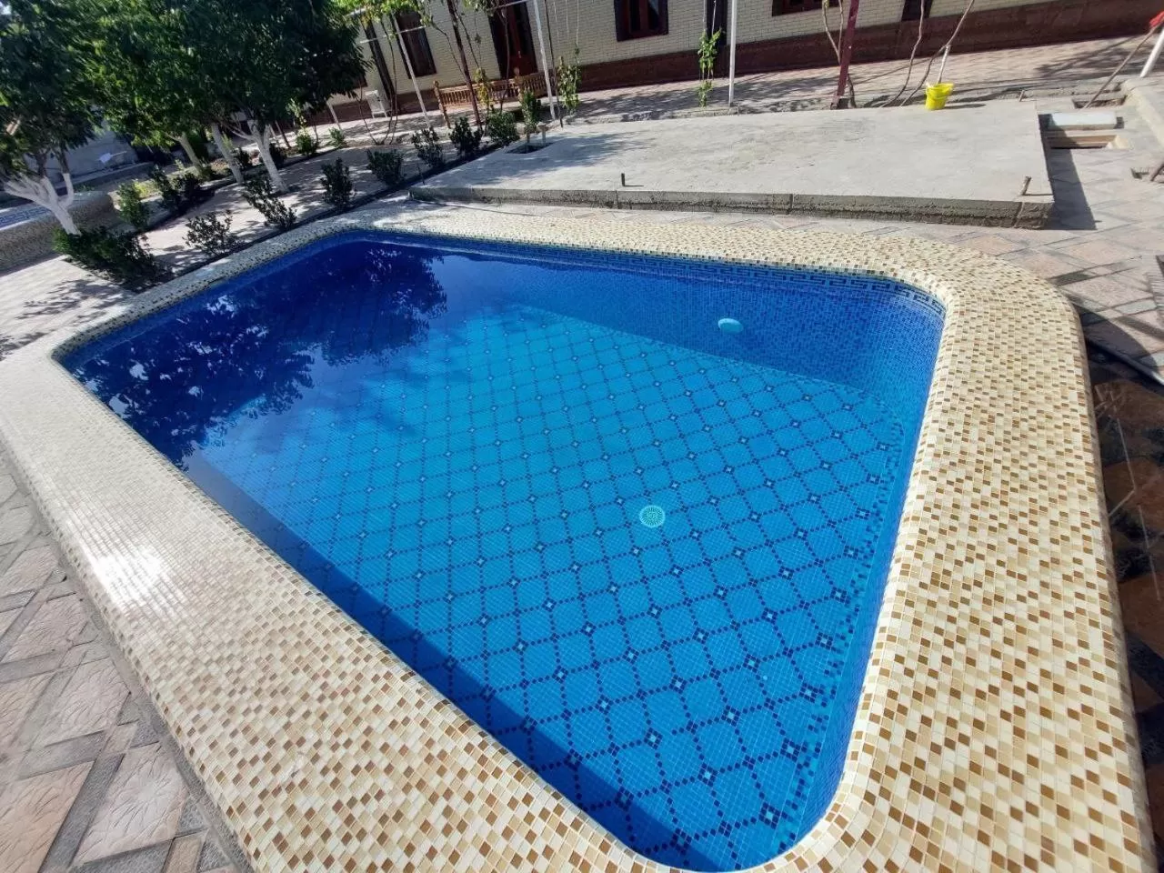 Pool view in Samarabonu Hotel