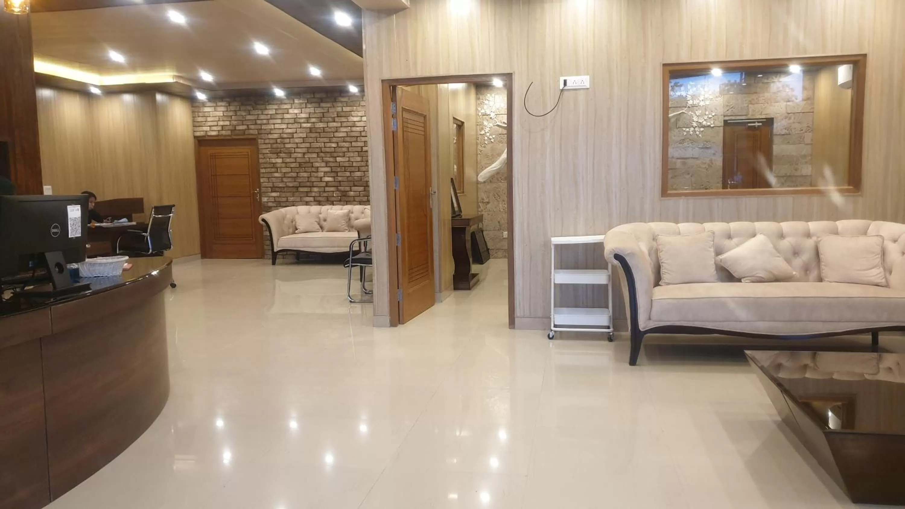 Lobby or reception, Seating Area in Maple Leaf Hotel