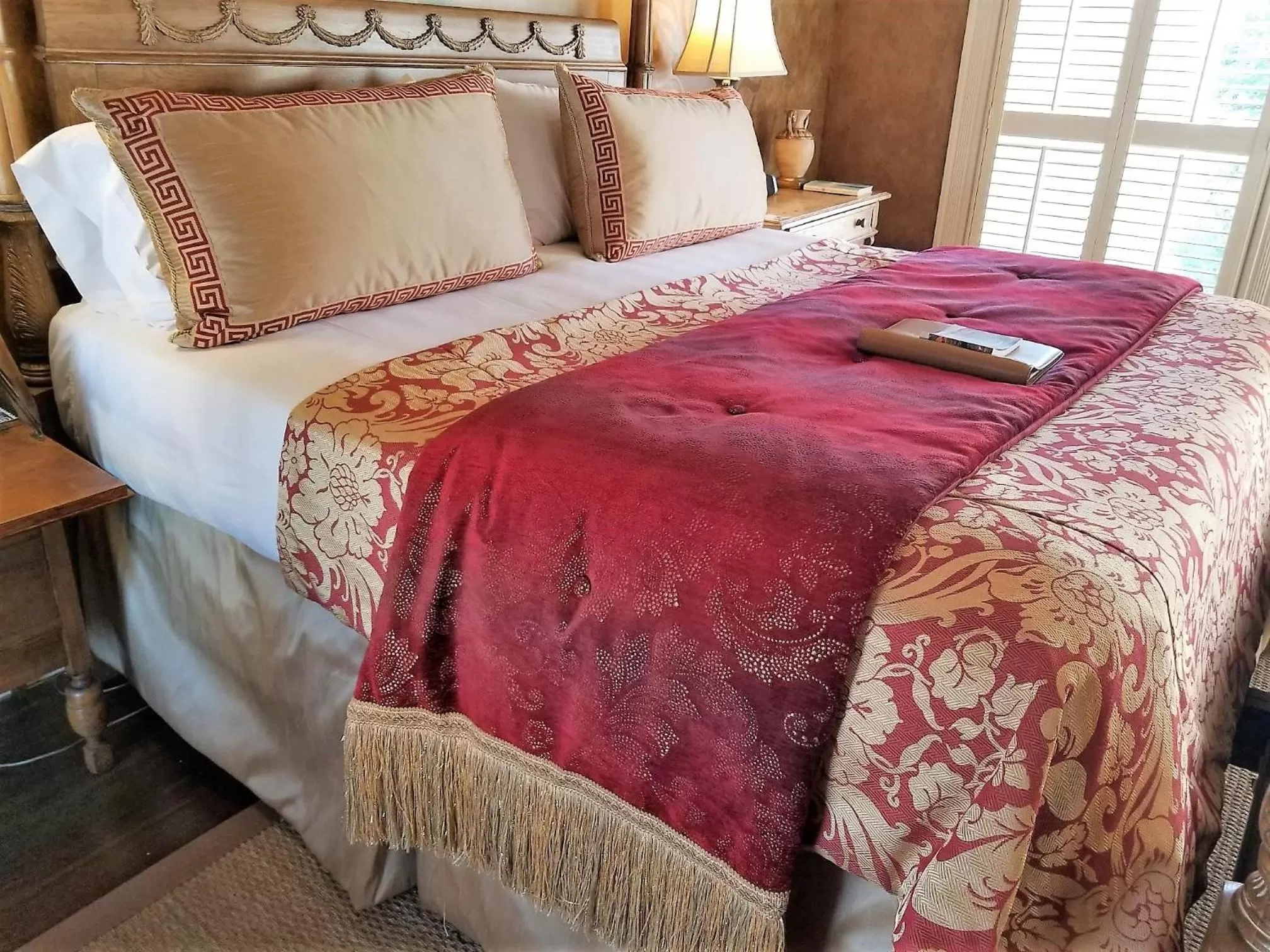 Bed in Ballastone Inn