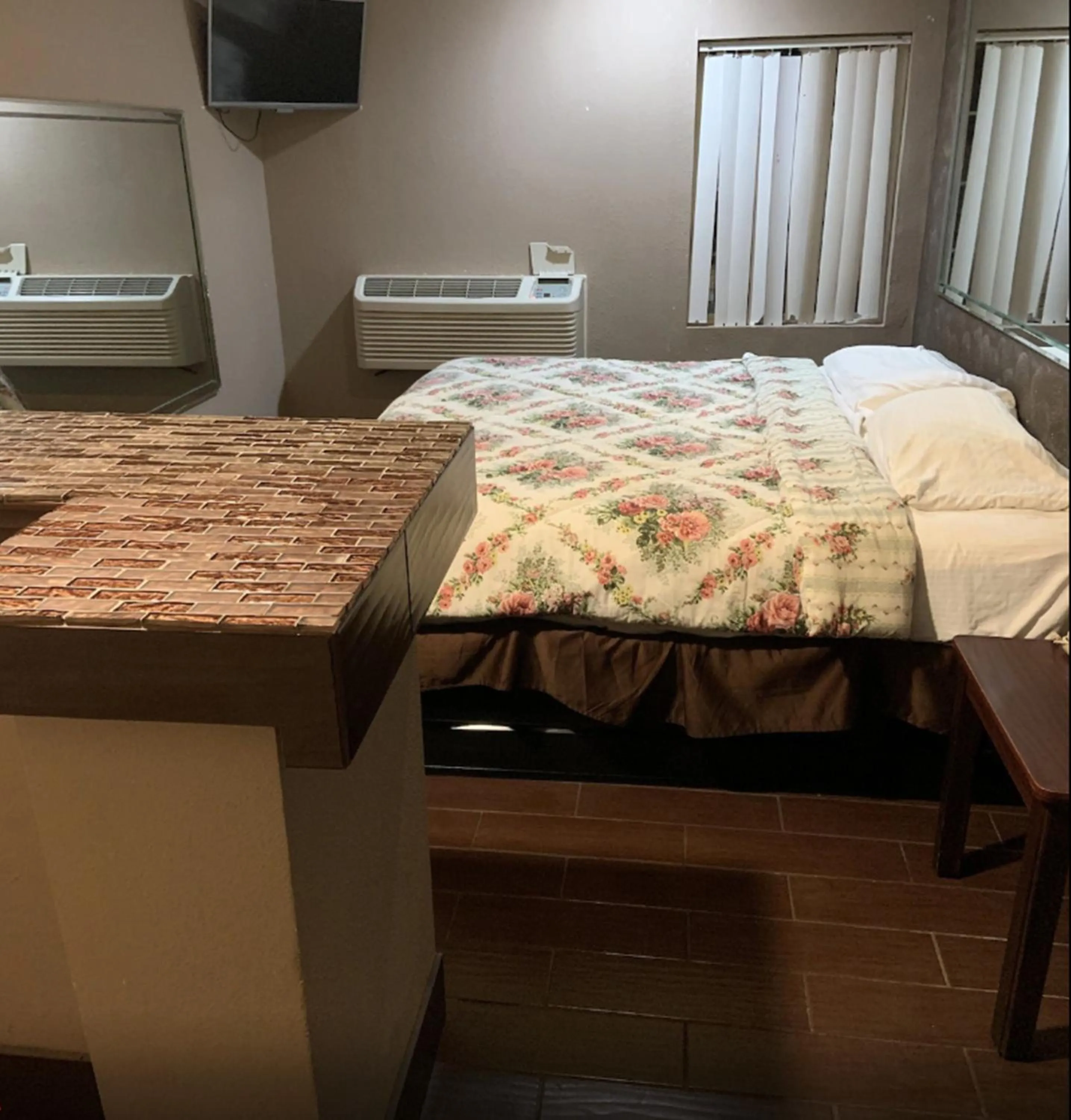 Photo of the whole room, Bed in Royal Relax Inn