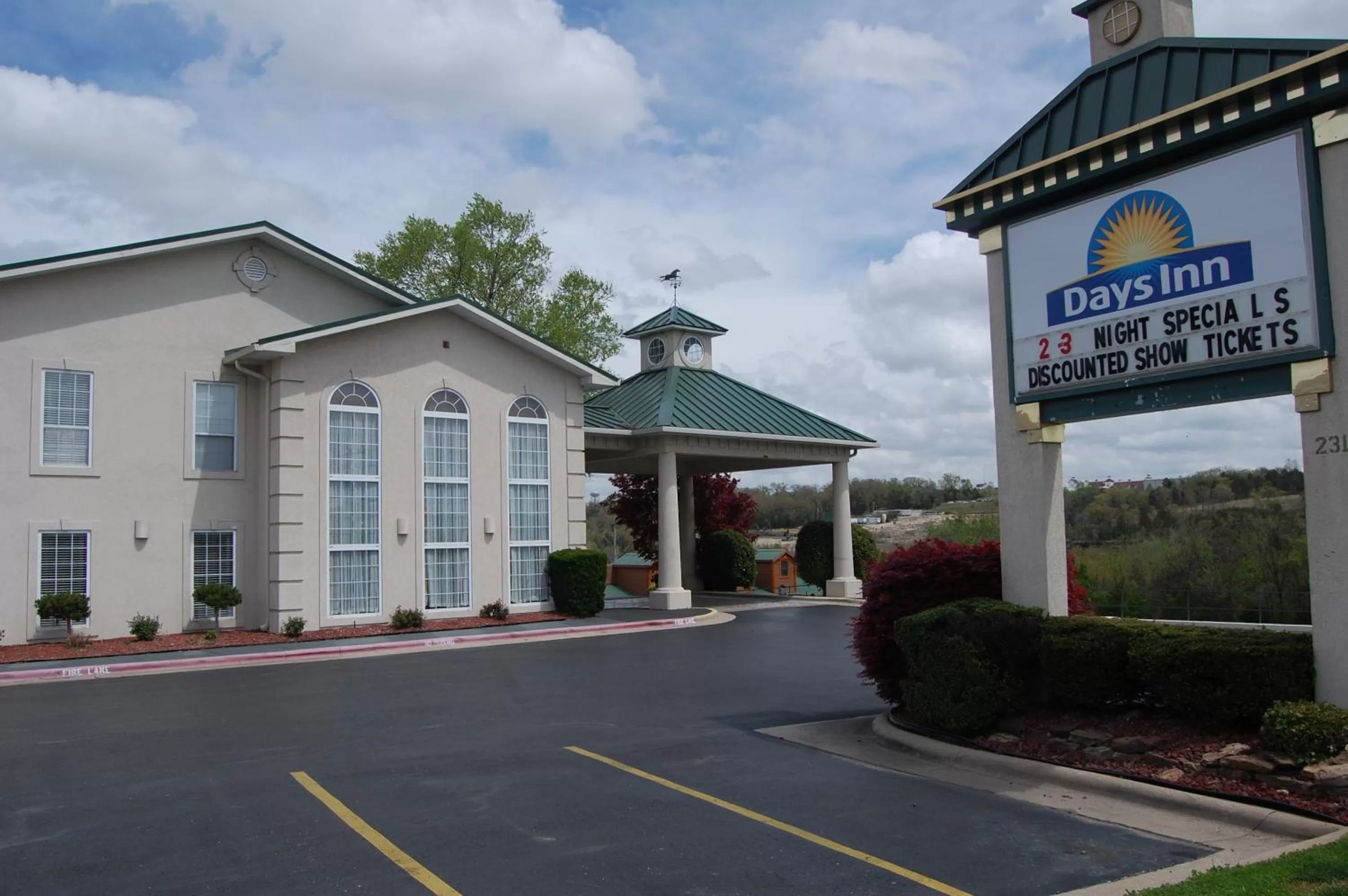 Property Building in Days Inn by Wyndham Branson/Near the Strip