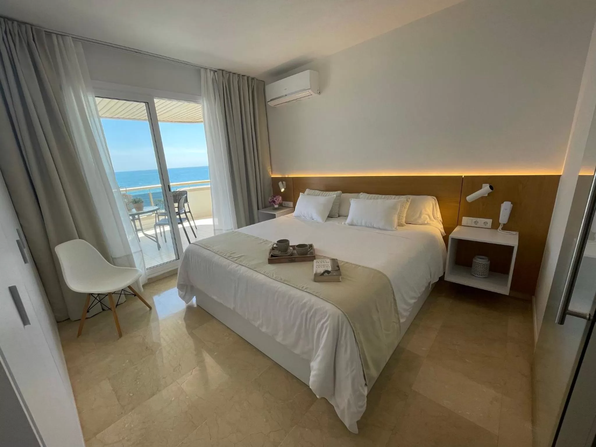 Bedroom, Bed in Mediterraneo Sitges