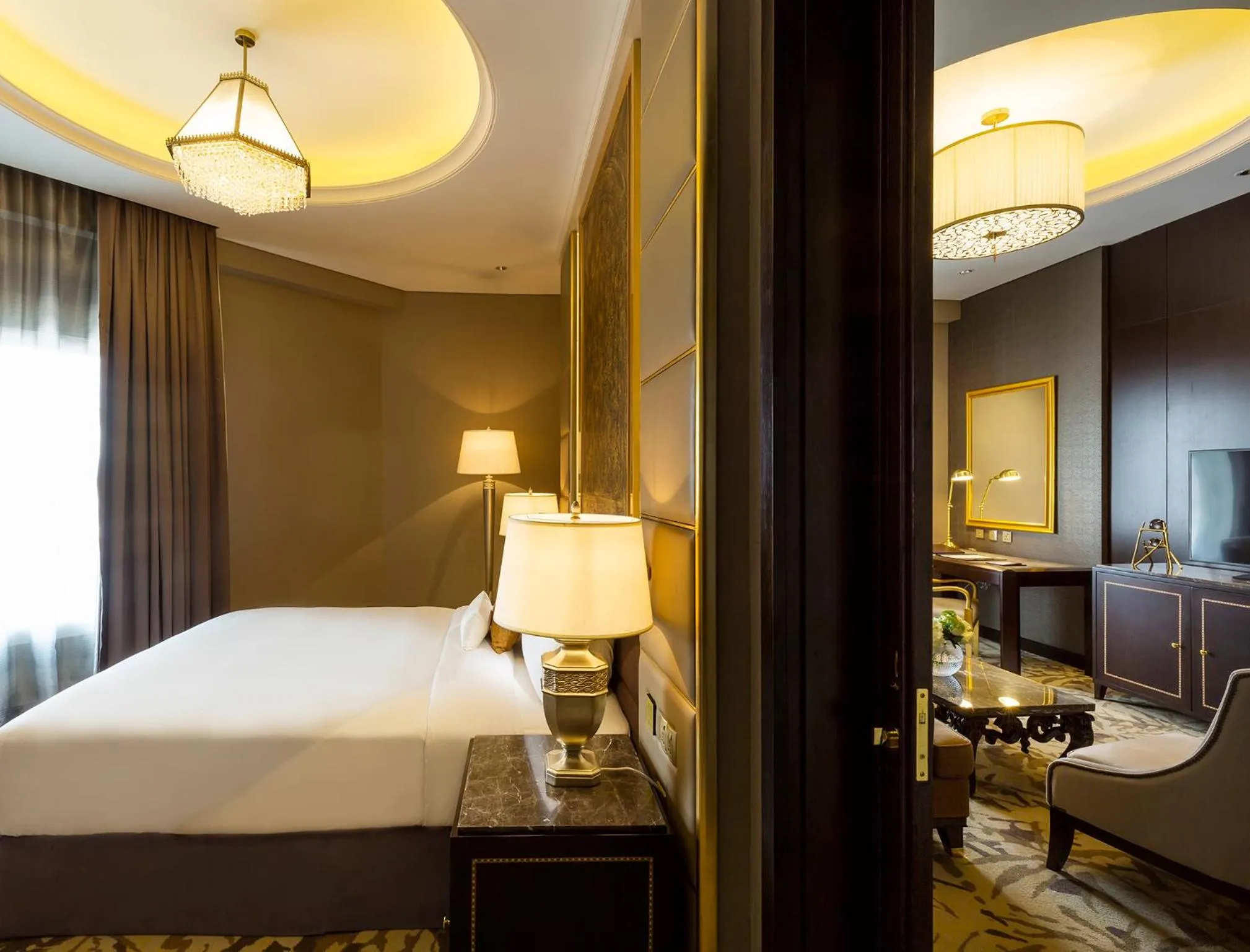 Bed in Ezdan Palace Hotel