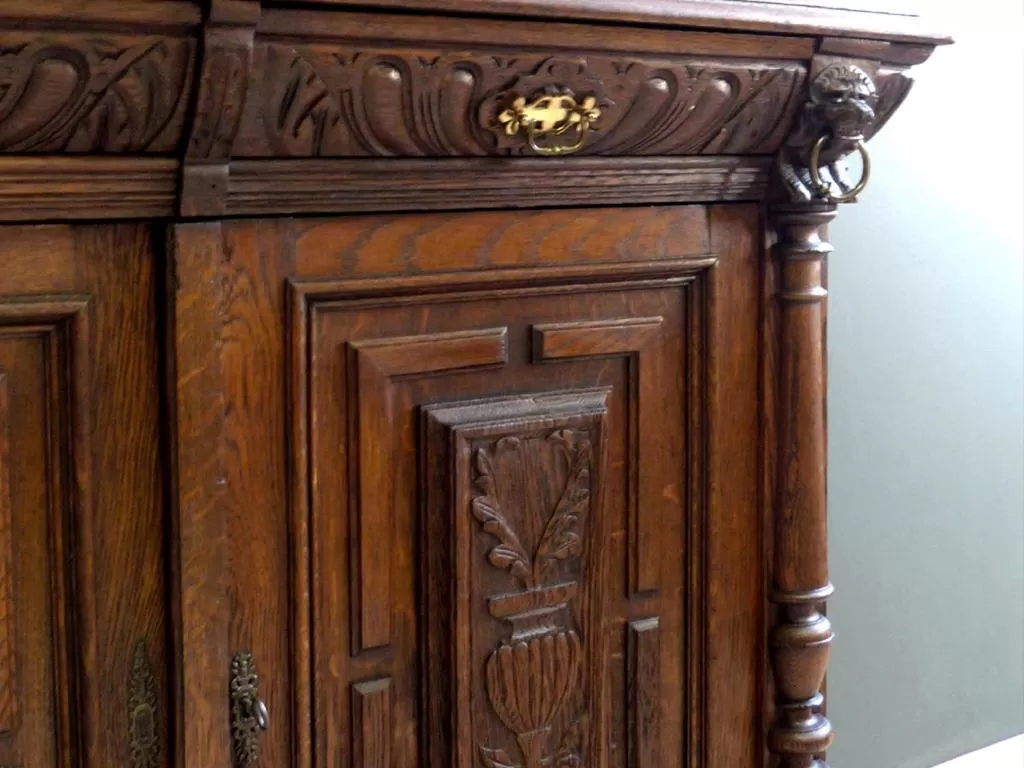 Decorative detail in Hotel Victoria