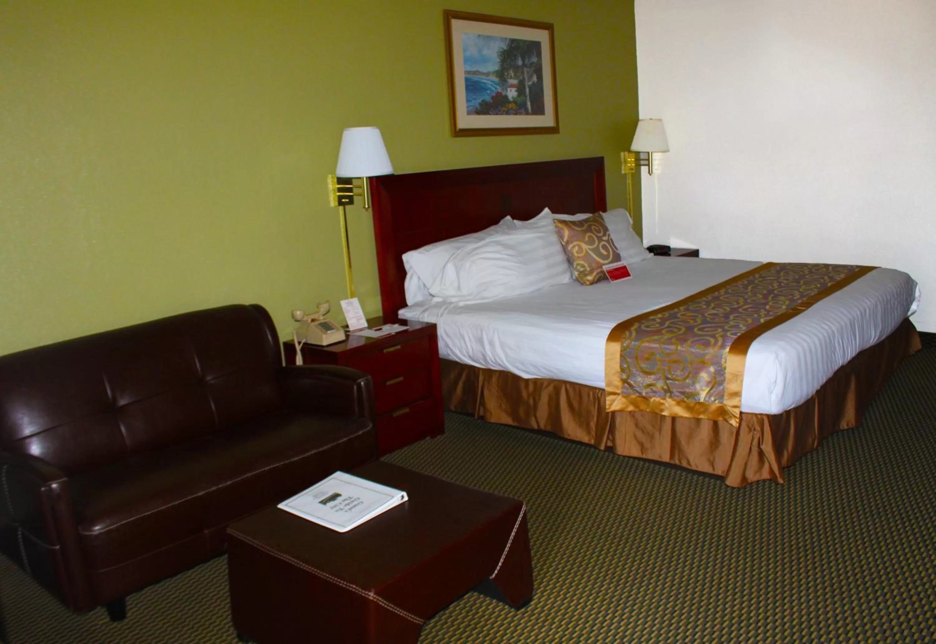 Bed in Ramada by Wyndham Temple Terrace/Tampa North