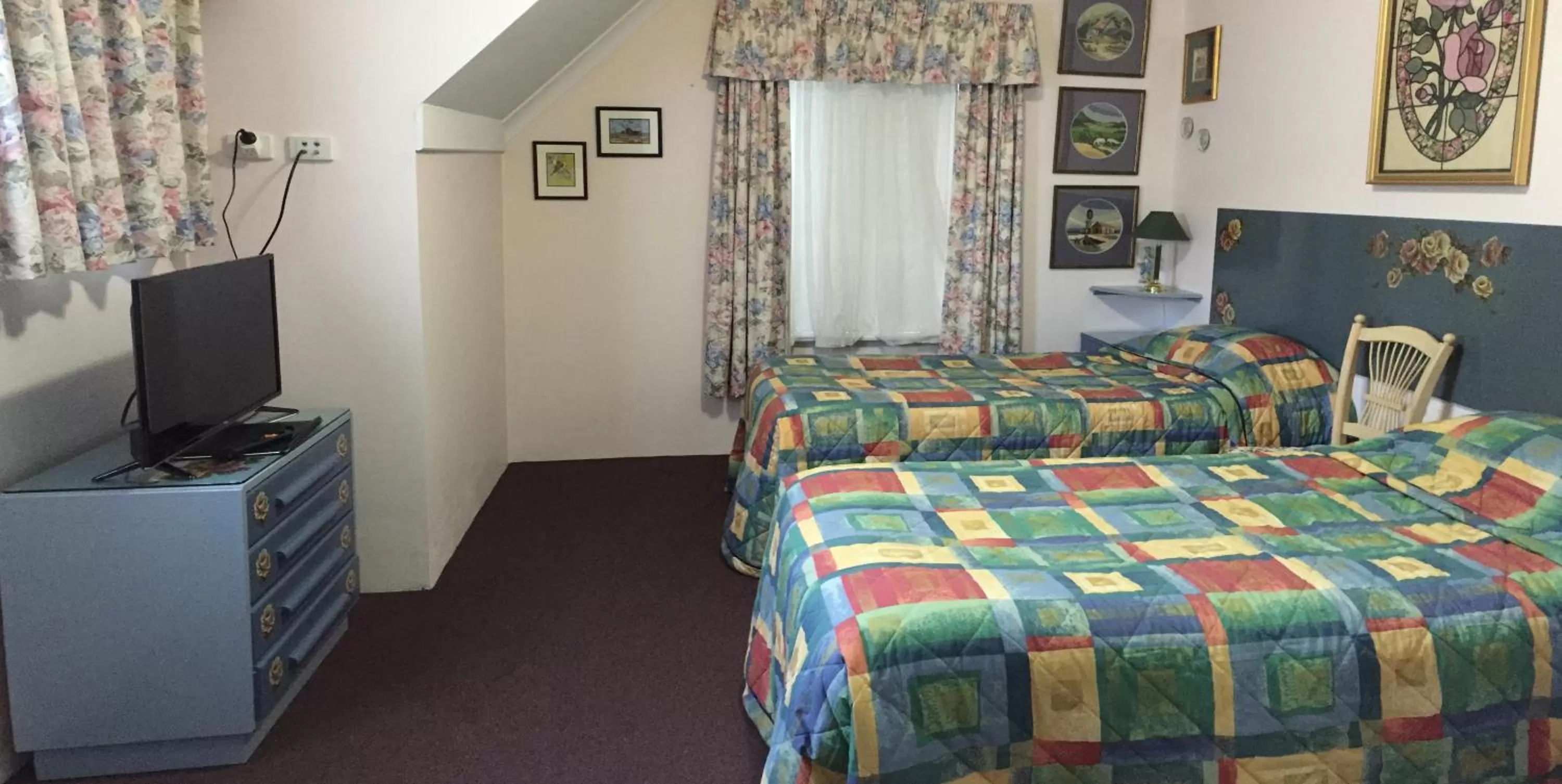 Shower, Bed in Aarn House B&B Airport Accommodation