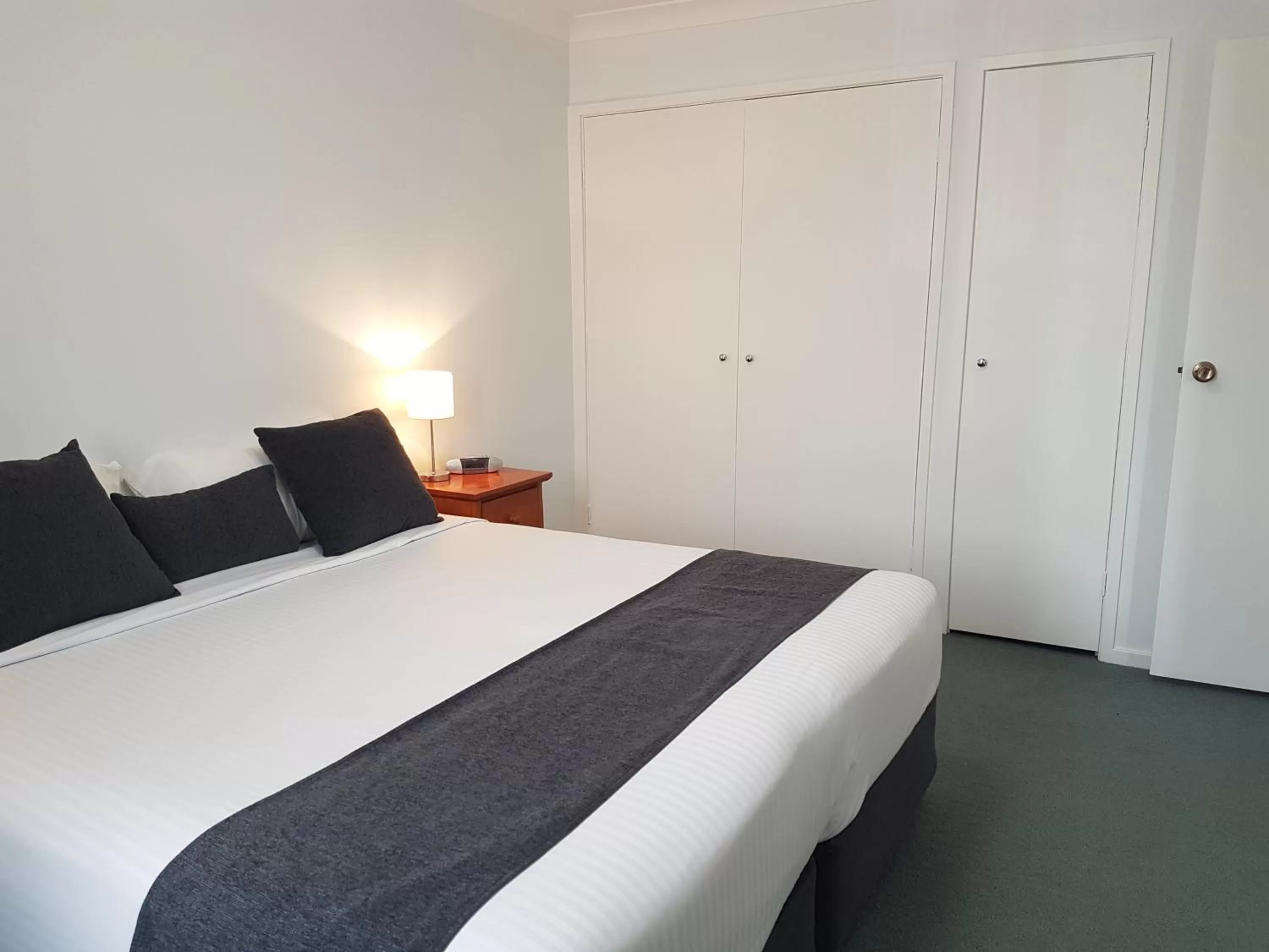 Bedroom, Bed in Mid City Motor Inn Singleton