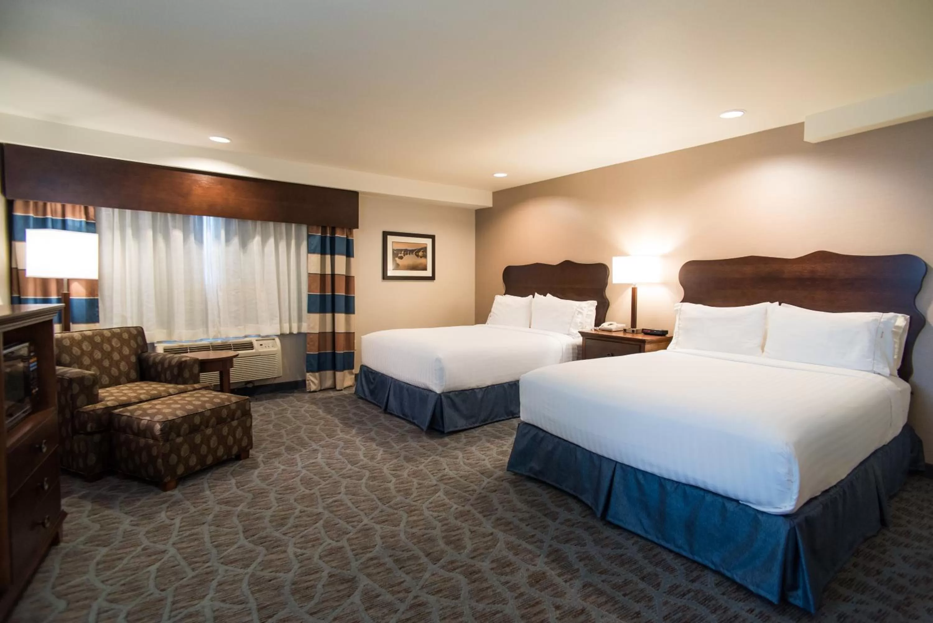 Photo of the whole room, Bed in Holiday Inn Express South Lake Tahoe by IHG