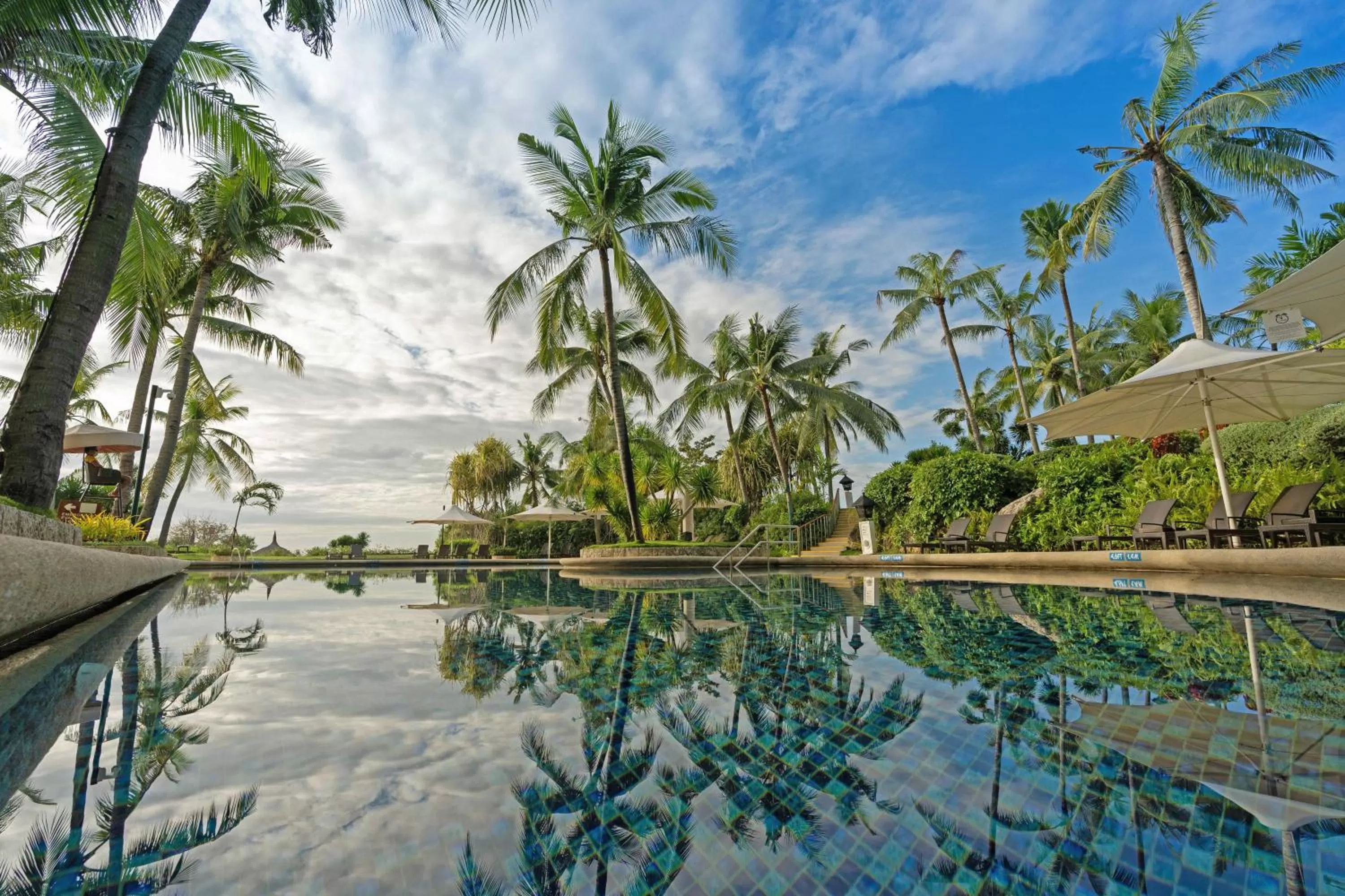 Swimming pool in Shangri-La Mactan, Cebu