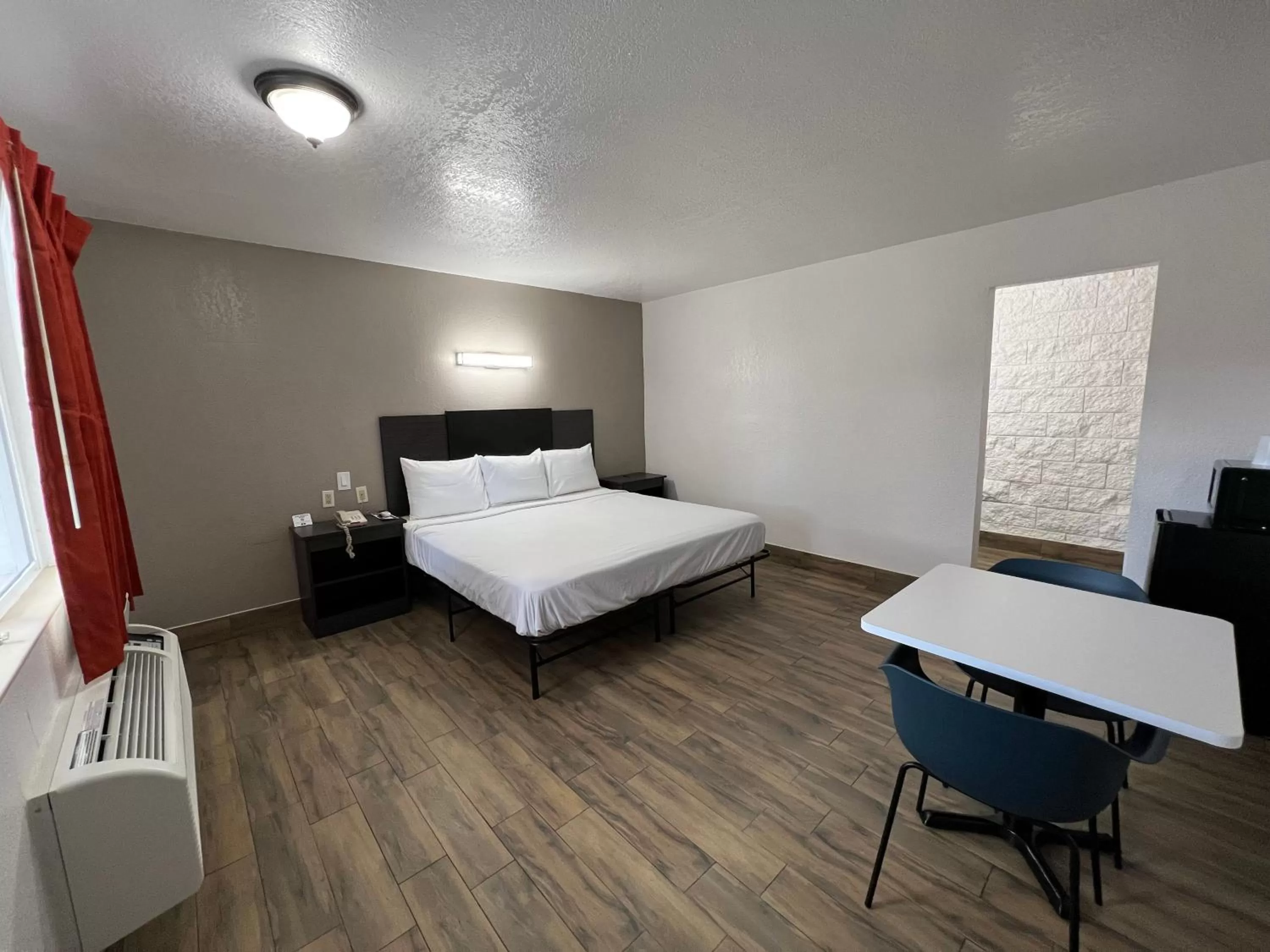 Bed in Motel 6-Orange, CA - Anaheim