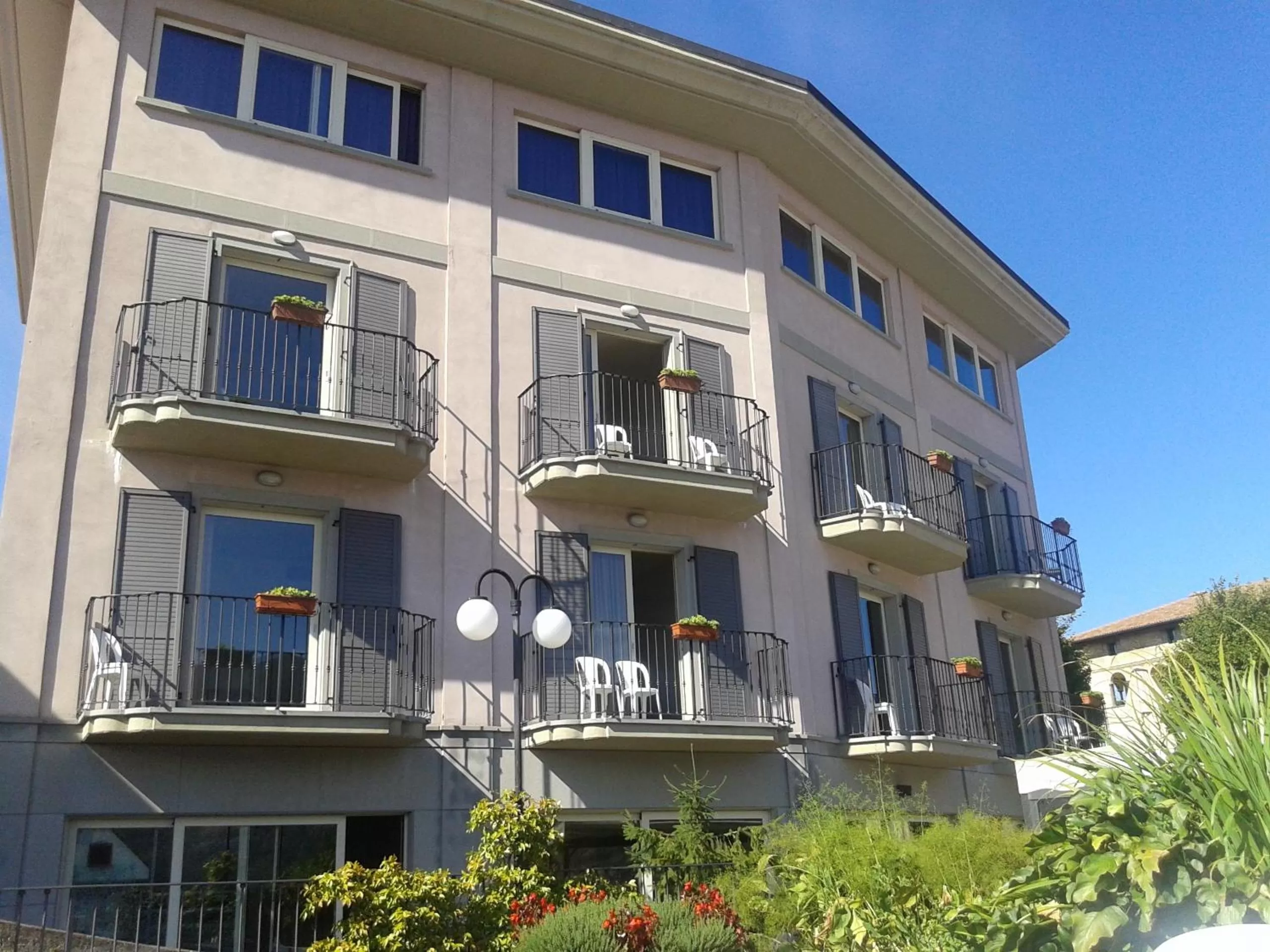 Property building in Locanda del Lago Rosmunda