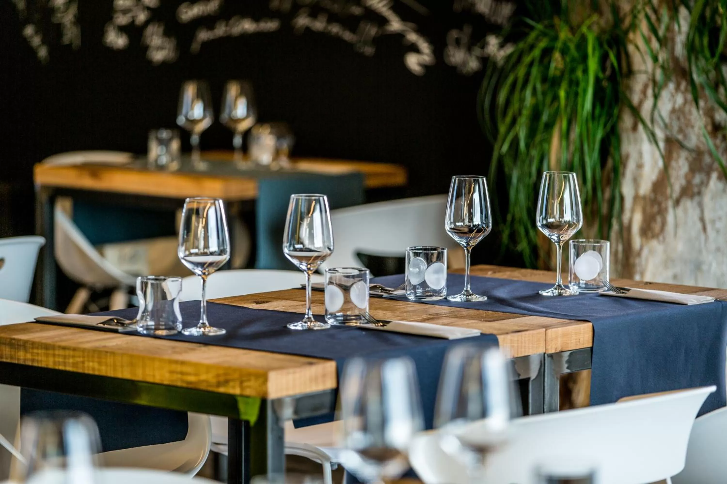 Restaurant/places to eat in JO Hotel