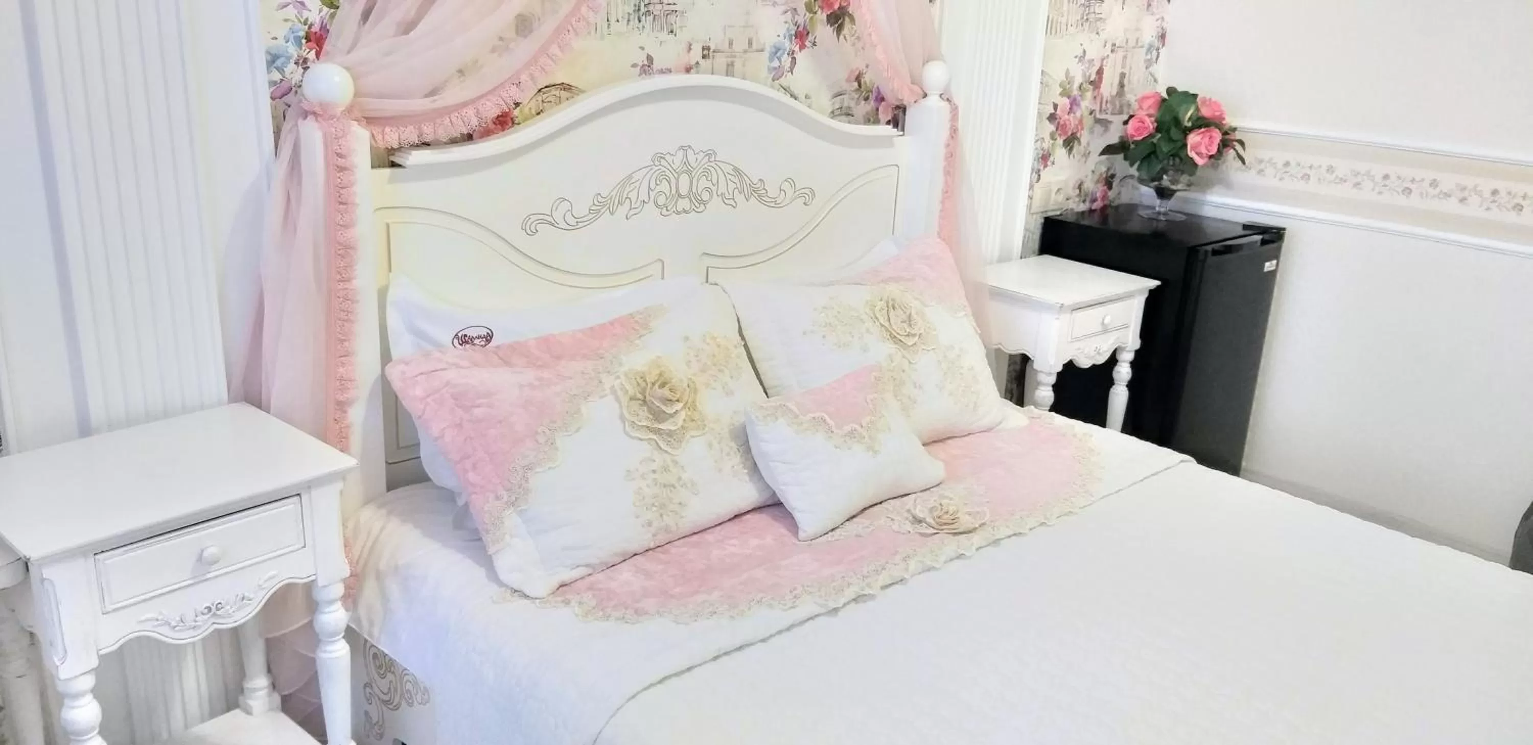 Decorative detail, Bed in Shalanda