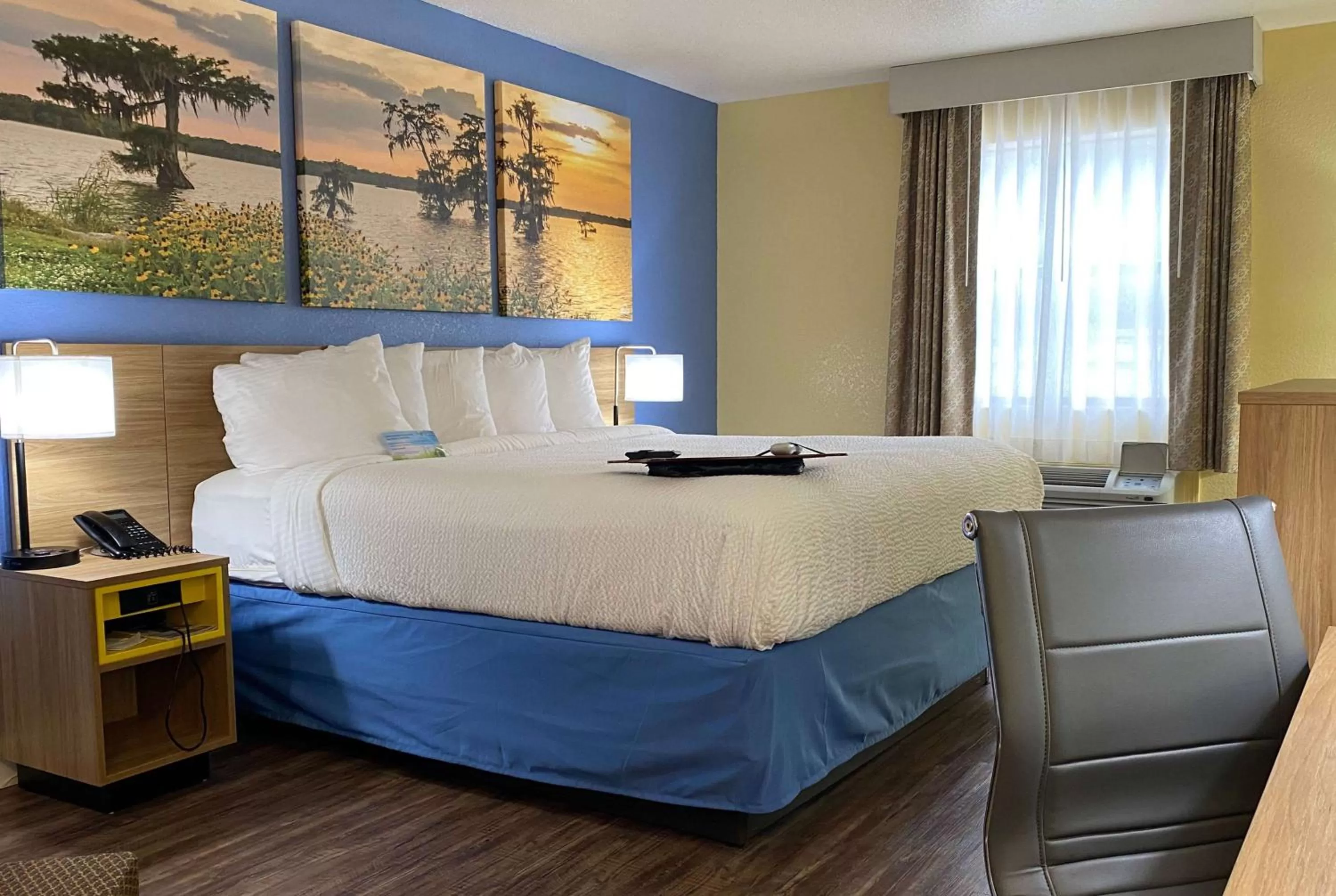 Photo of the whole room, Bed in Days Inn by Wyndham Fordyce