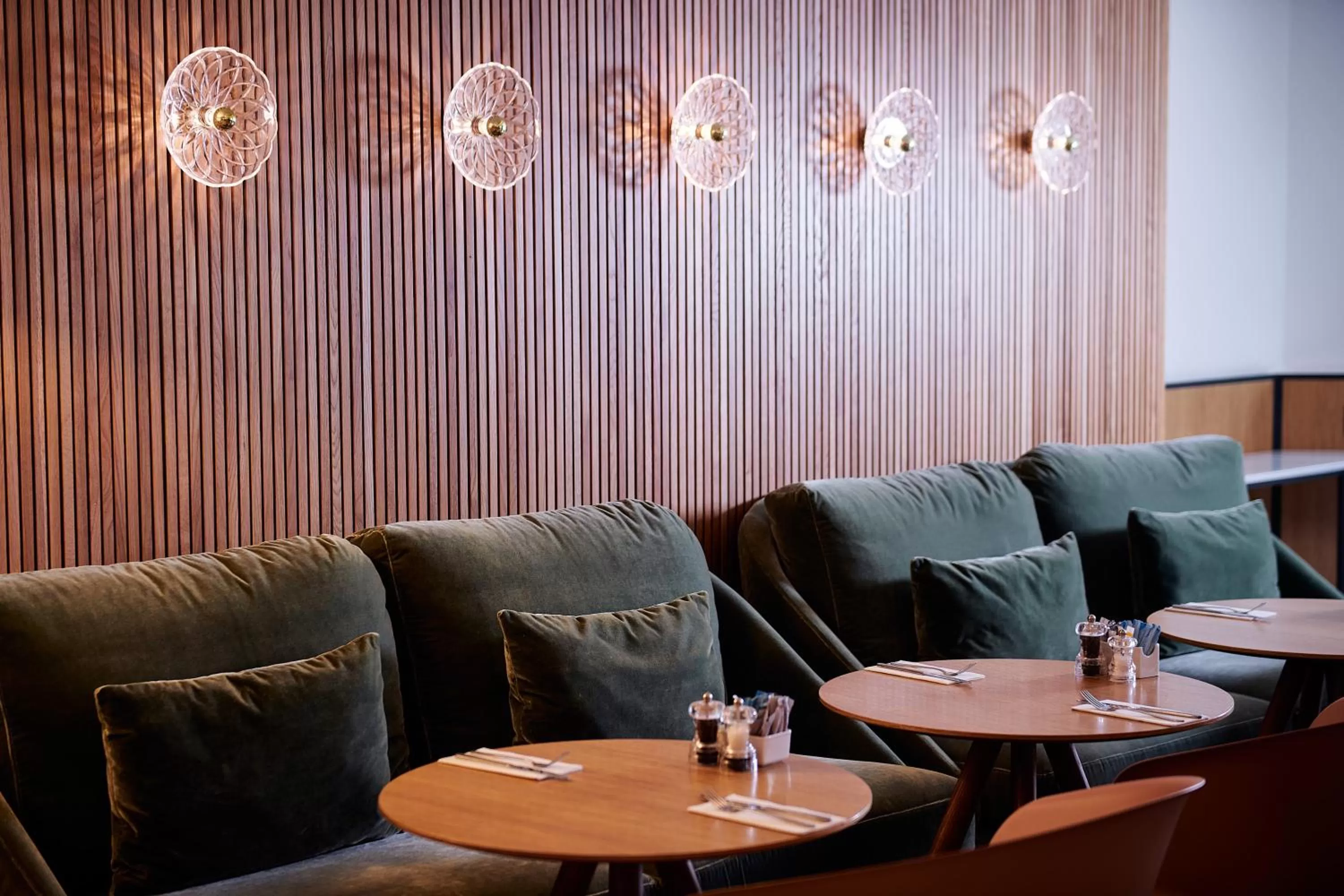 Restaurant/places to eat in Melia White House Hotel