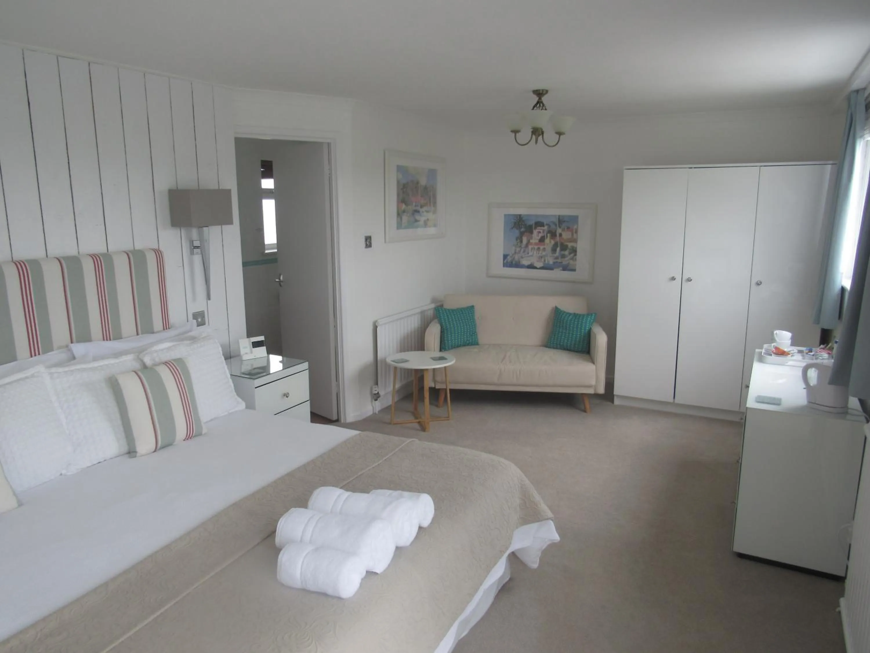 Photo of the whole room, Bed in Tremarne Hotel