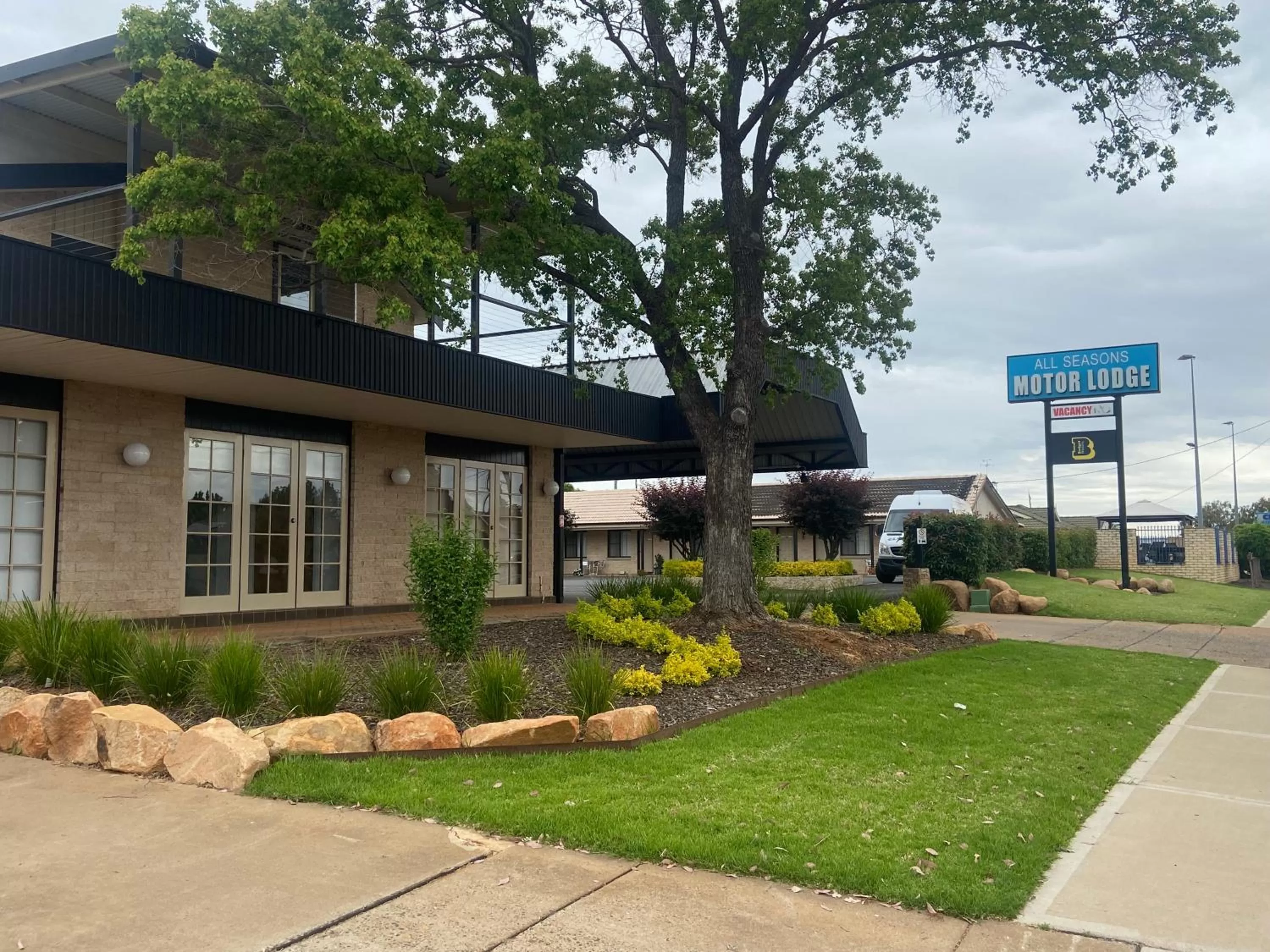 Property building in All Seasons Motor Lodge