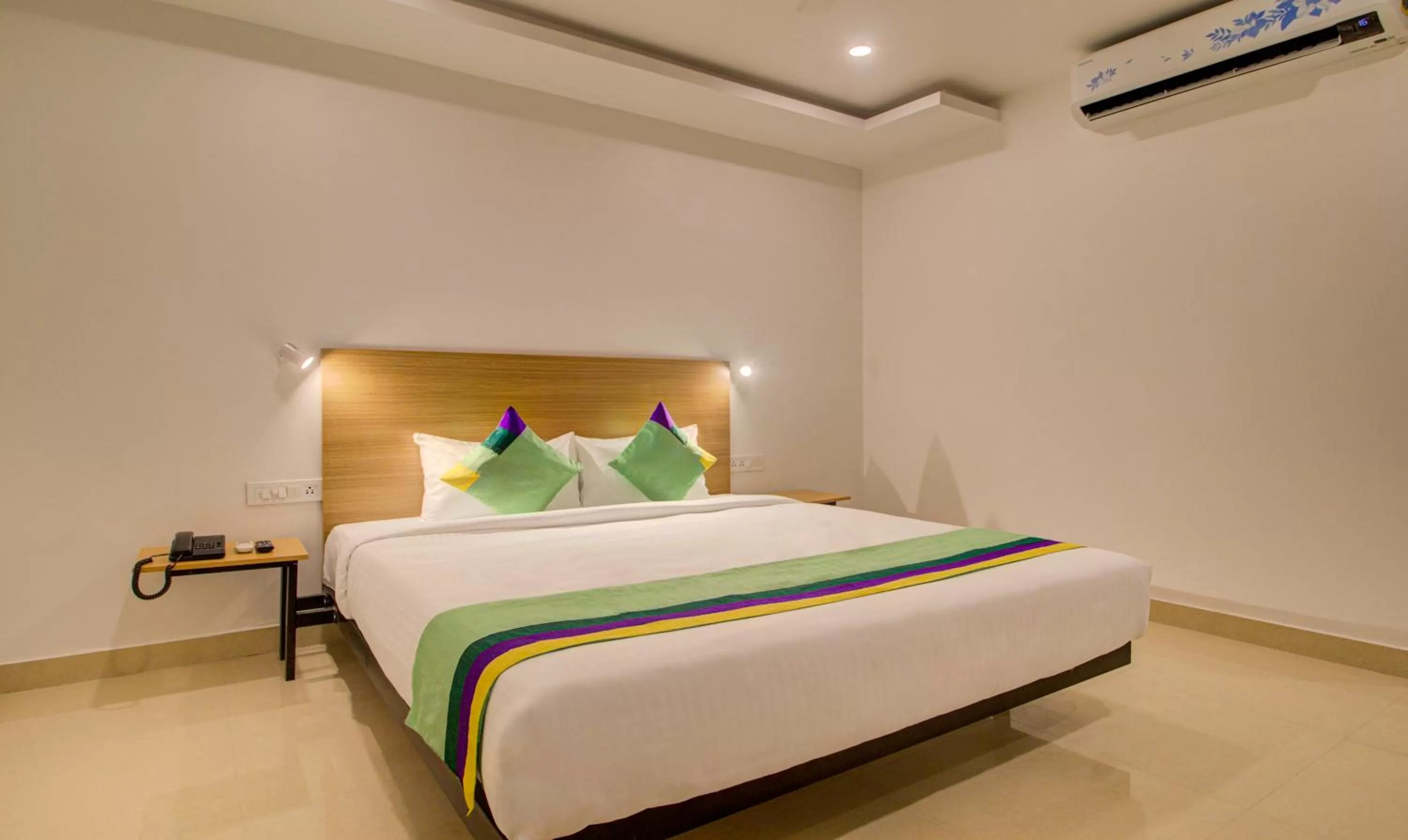 Bedroom, Bed in Treebo De Alphabet Kondapur