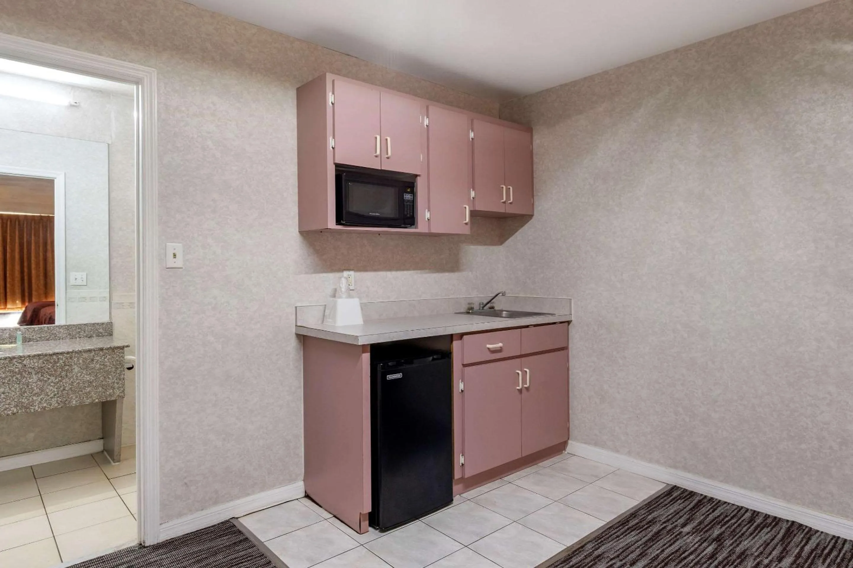 Photo of the whole room in Rodeway Inn Clearwater-Largo