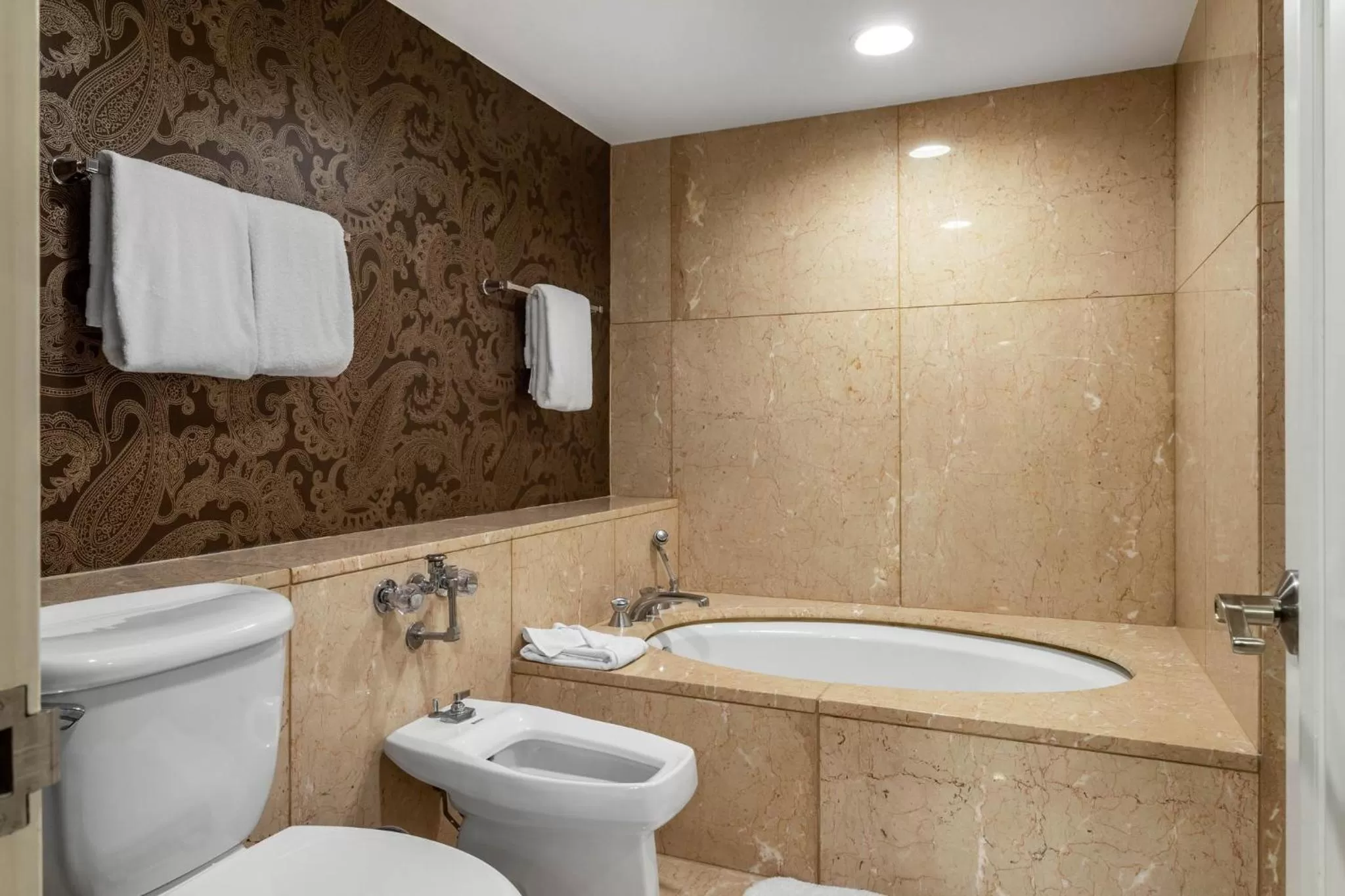 Bedroom in Omni Houston Hotel