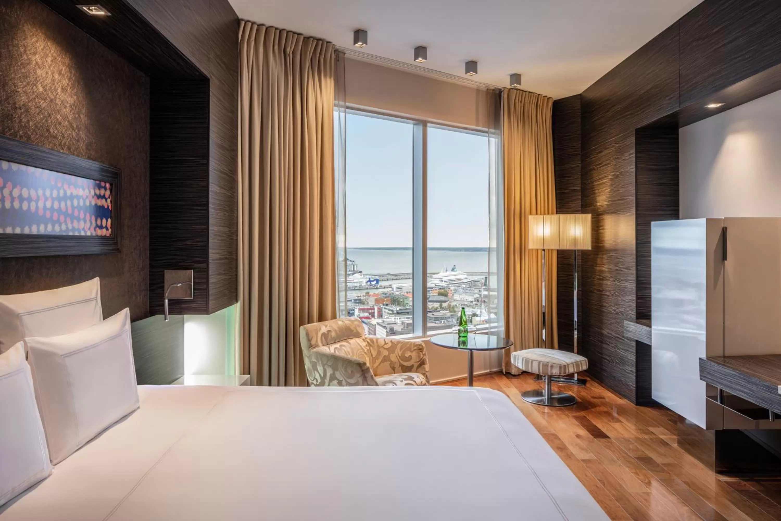 Photo of the whole room, Bed in Swissotel Tallinn