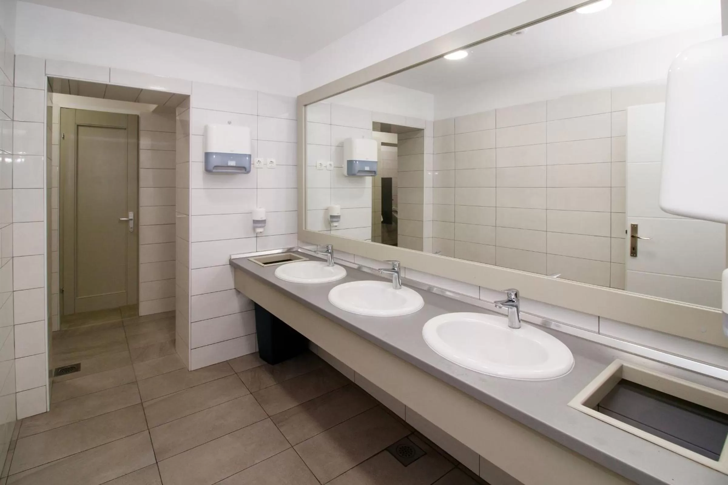 Restaurant/places to eat in Motel "Tri lovca"