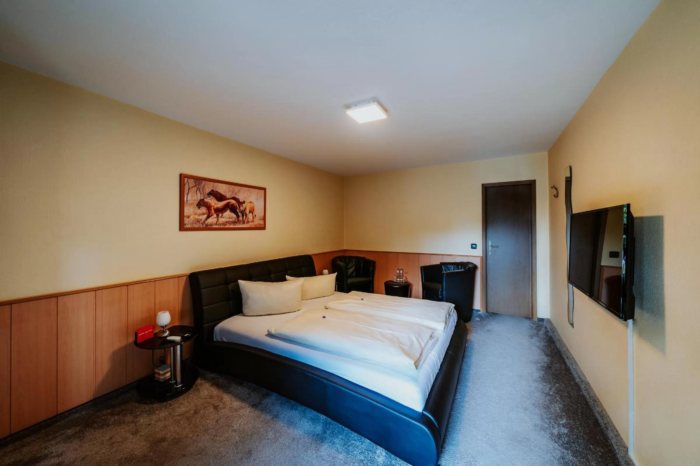 Photo of the whole room, Bed in RobrookS Hotel Garni