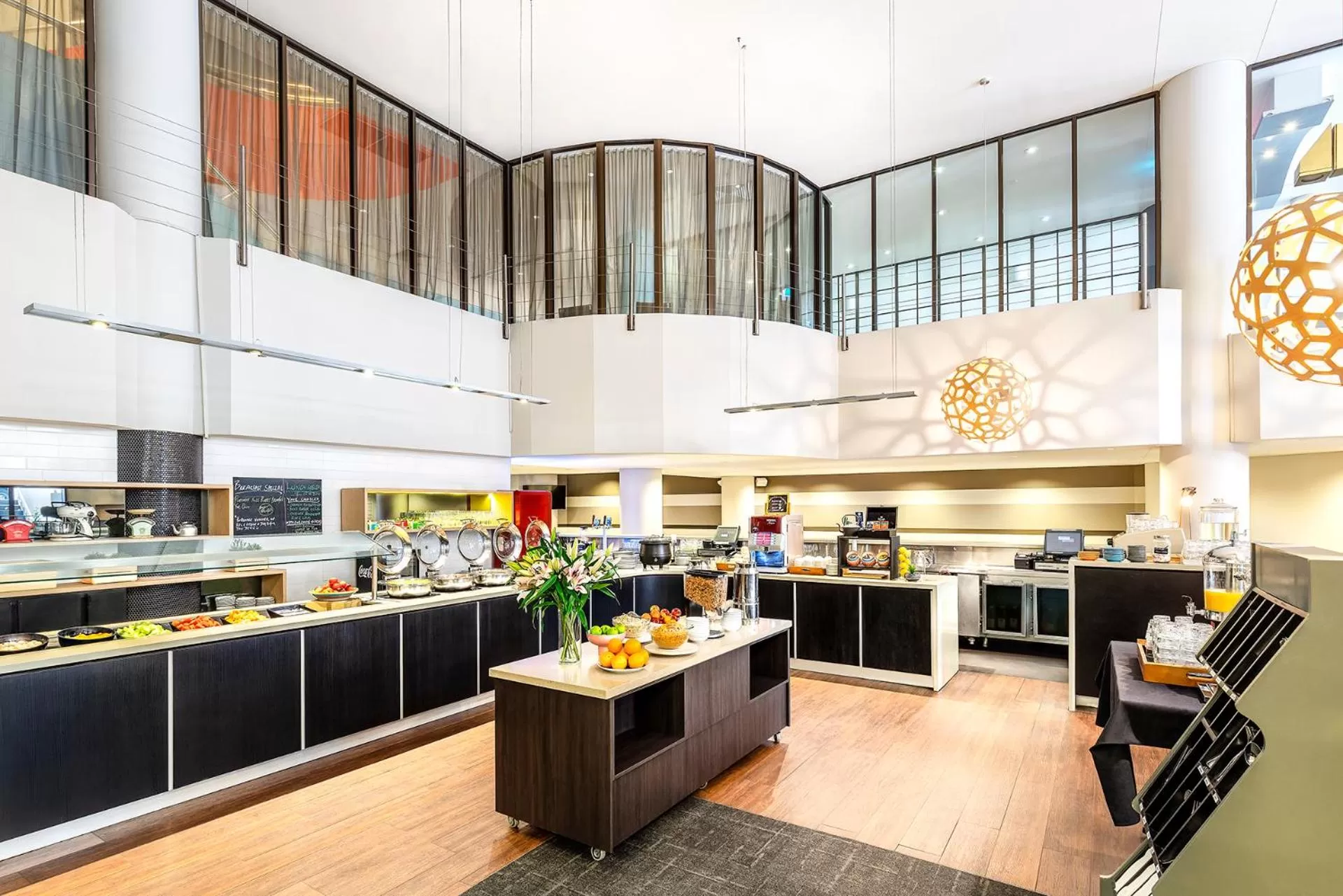 Restaurant/places to eat in ibis Melbourne Hotel and Apartments