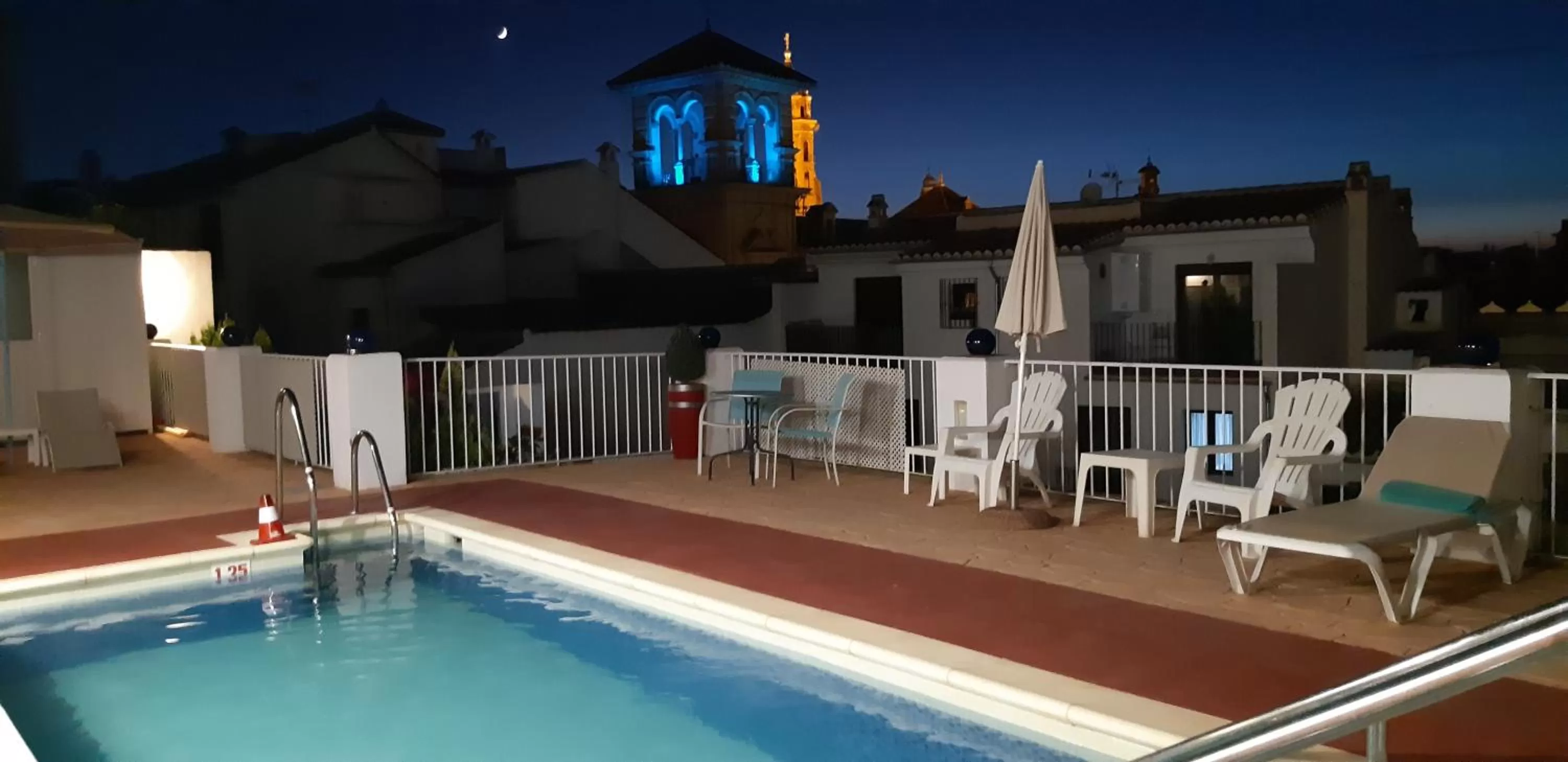 Swimming pool in Hotel Infante Antequera
