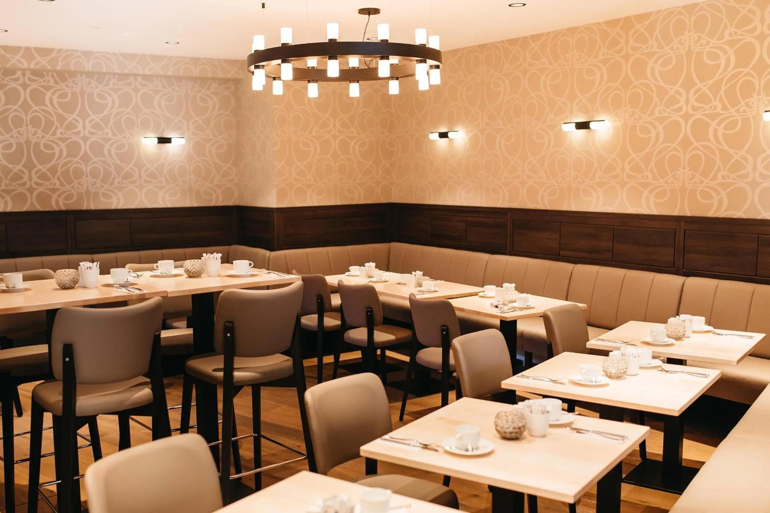 Restaurant/places to eat in Hotel Sion