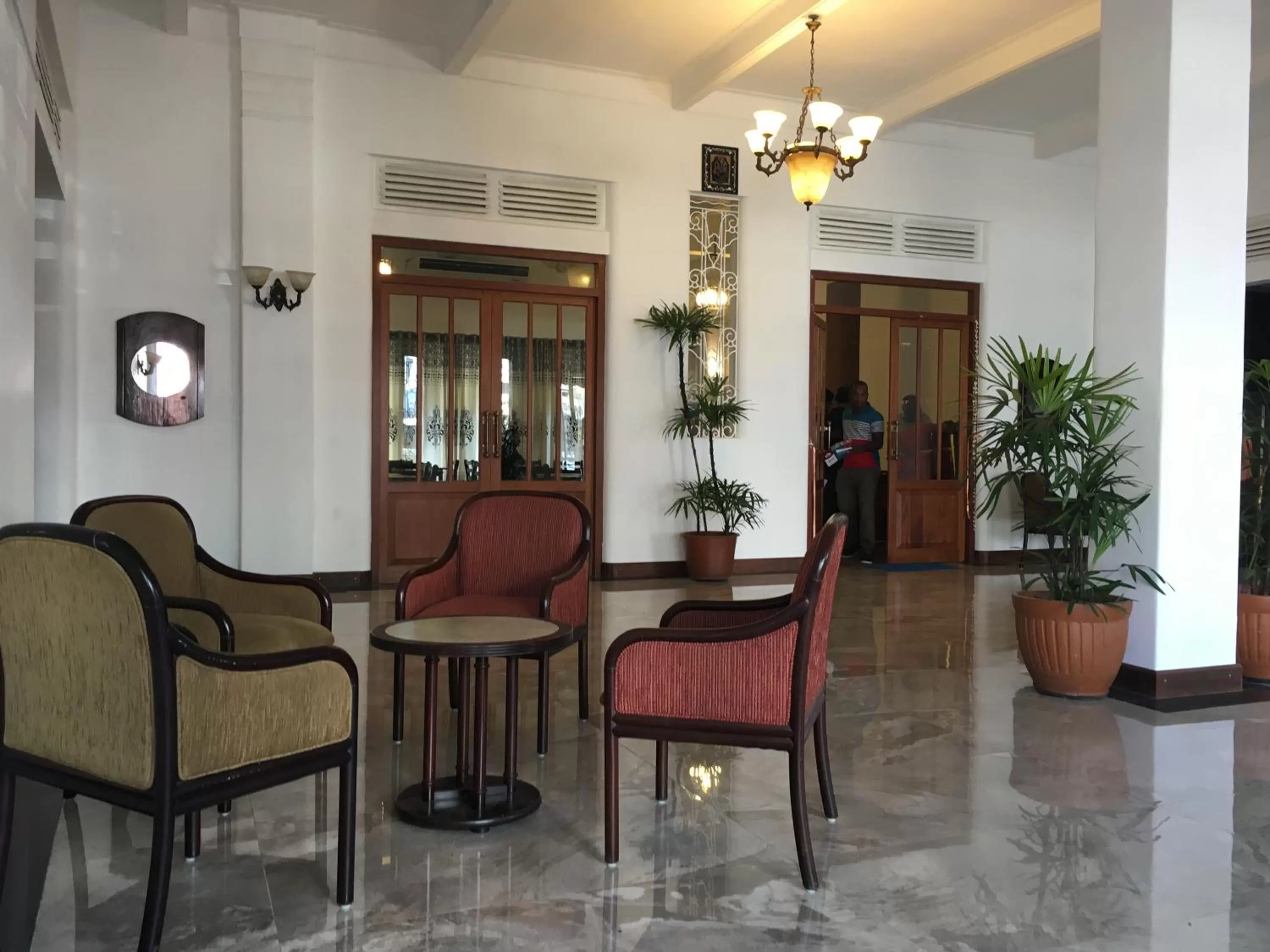 Restaurant/places to eat in Shalimar Hotel