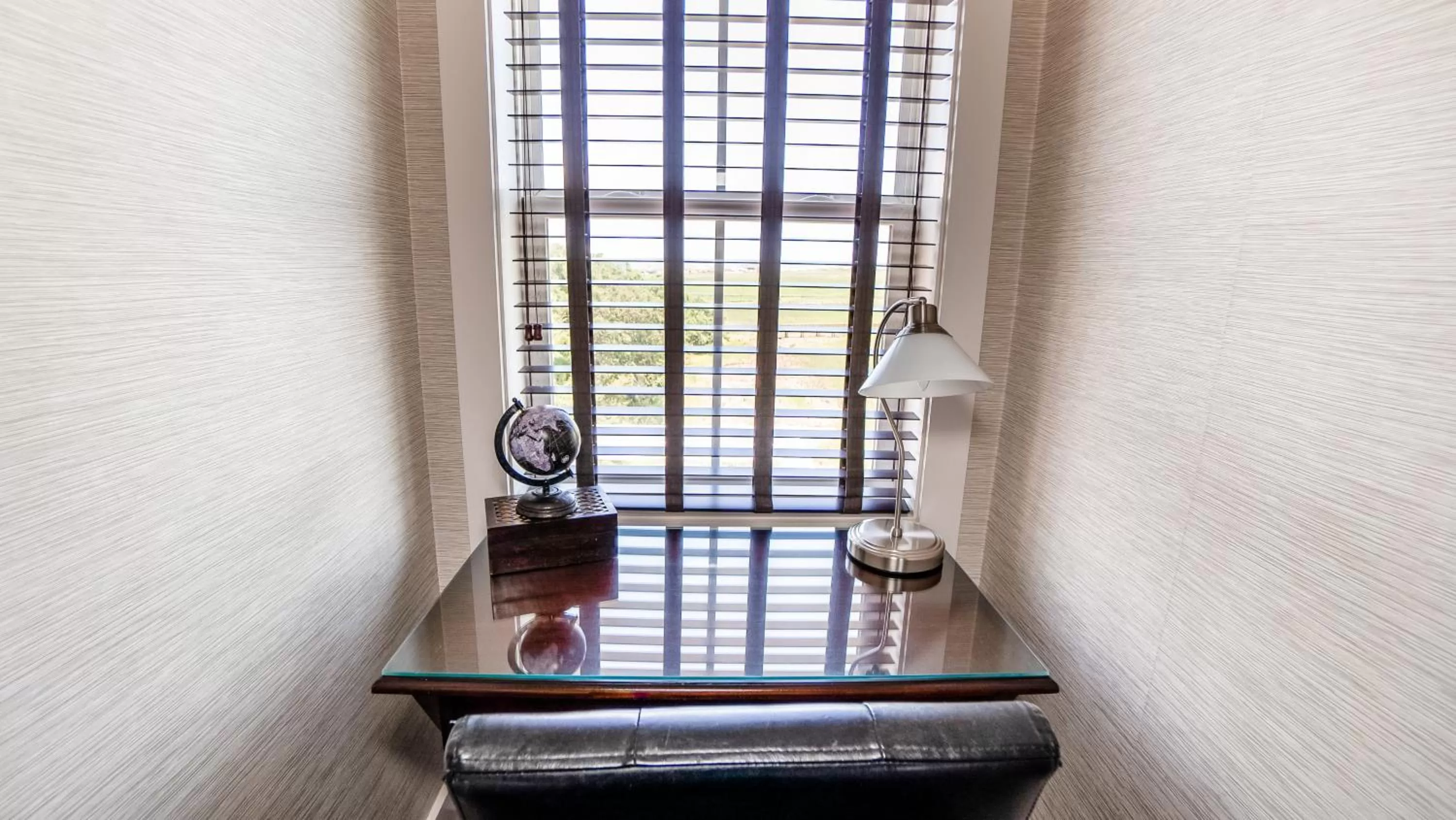 Top Floor King Room with River view in Regatta Inn - Adults Only