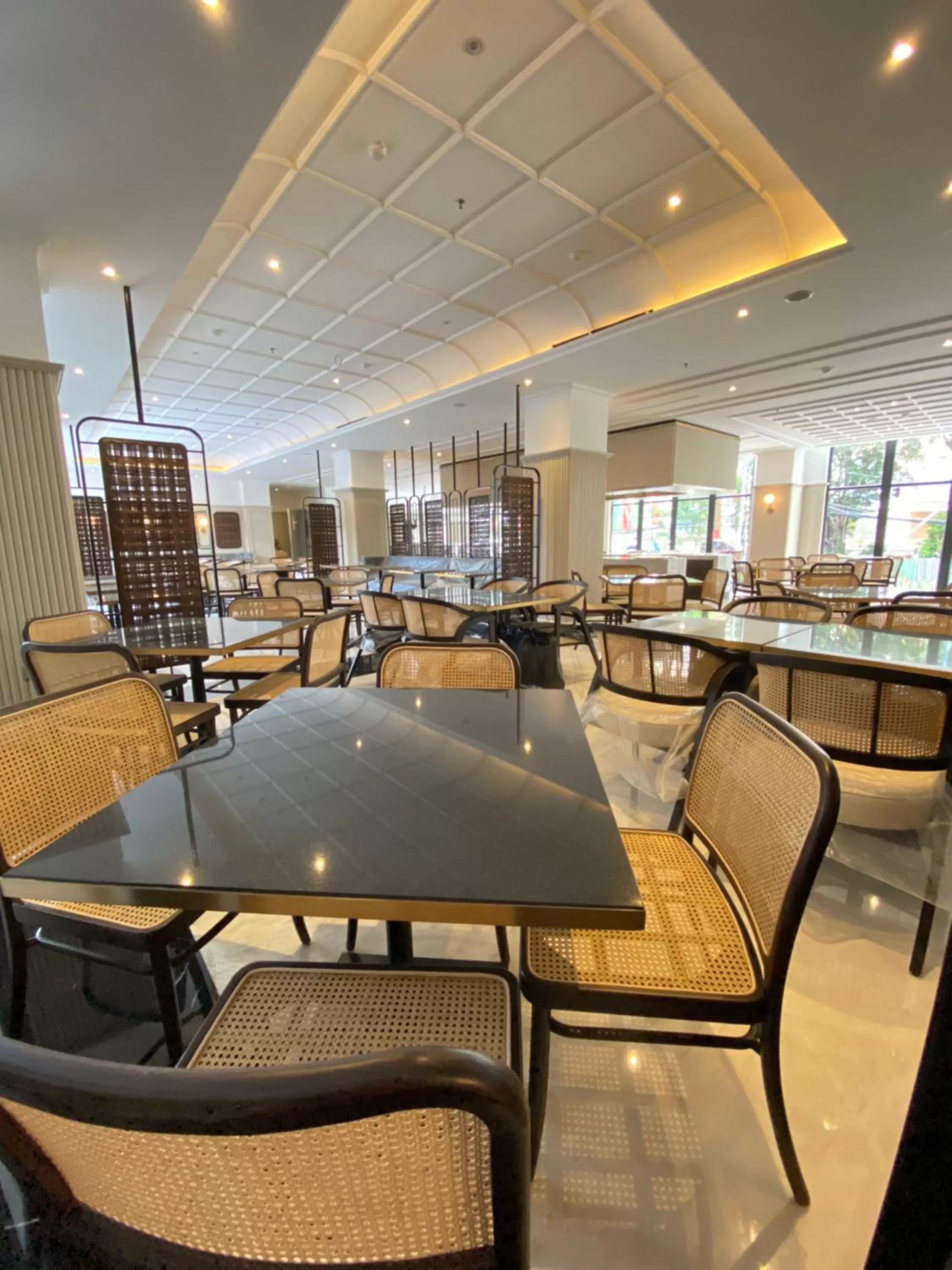 Restaurant/Places to Eat in Maia Hotel Jakarta
