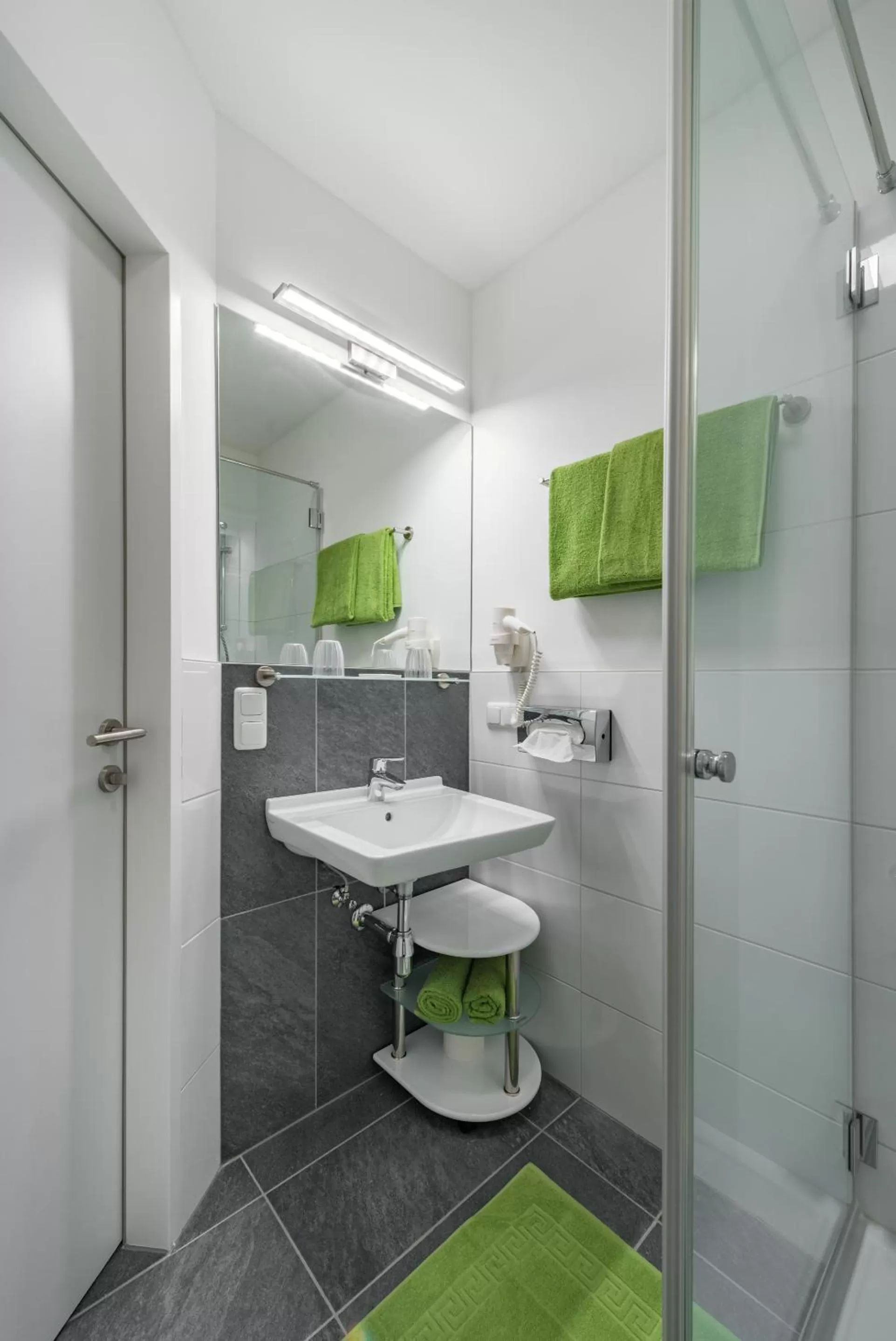 Bathroom in Hotel "City Rooms Wels"