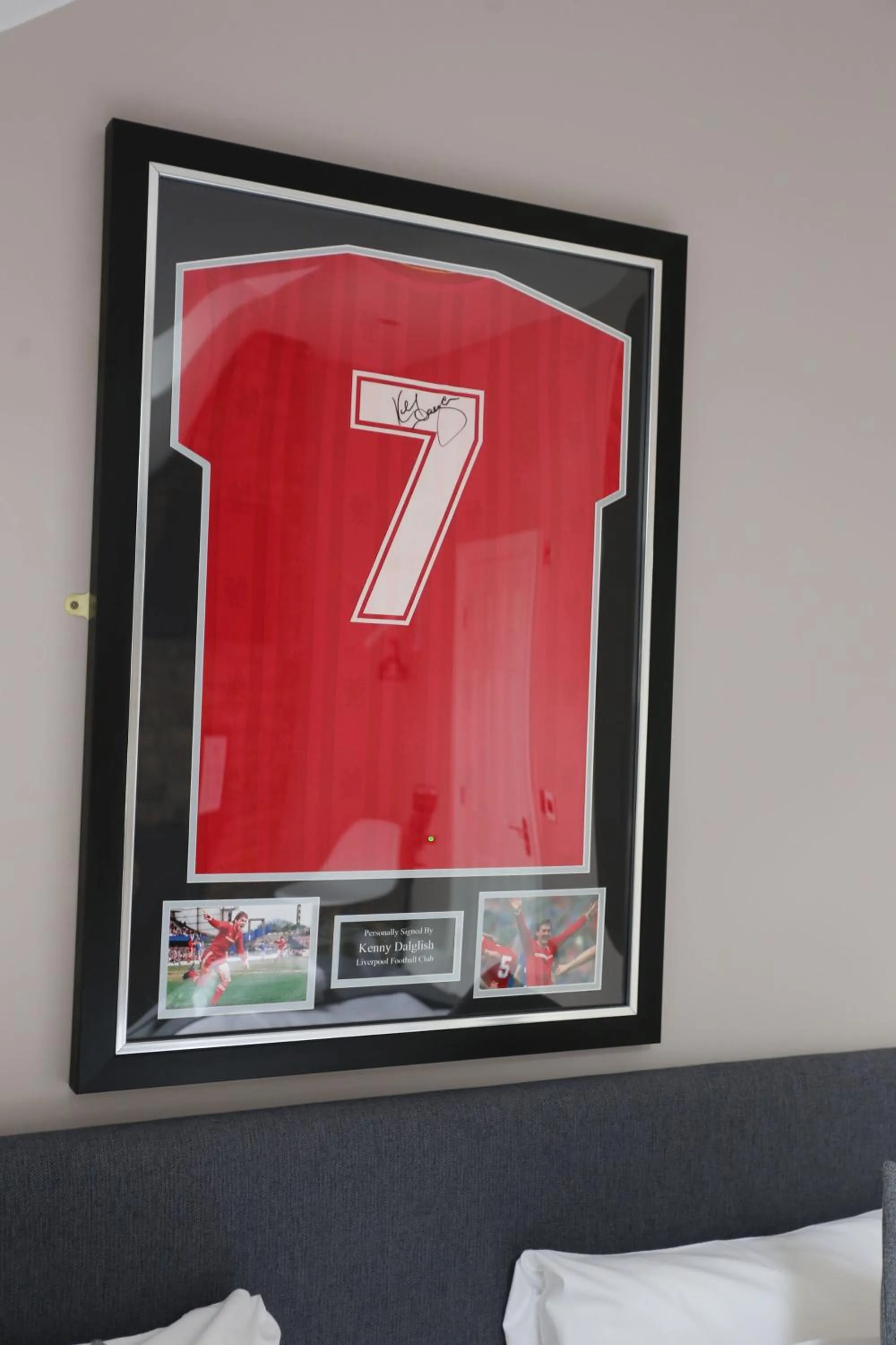 Logo/Certificate/Sign in Hotel Tia