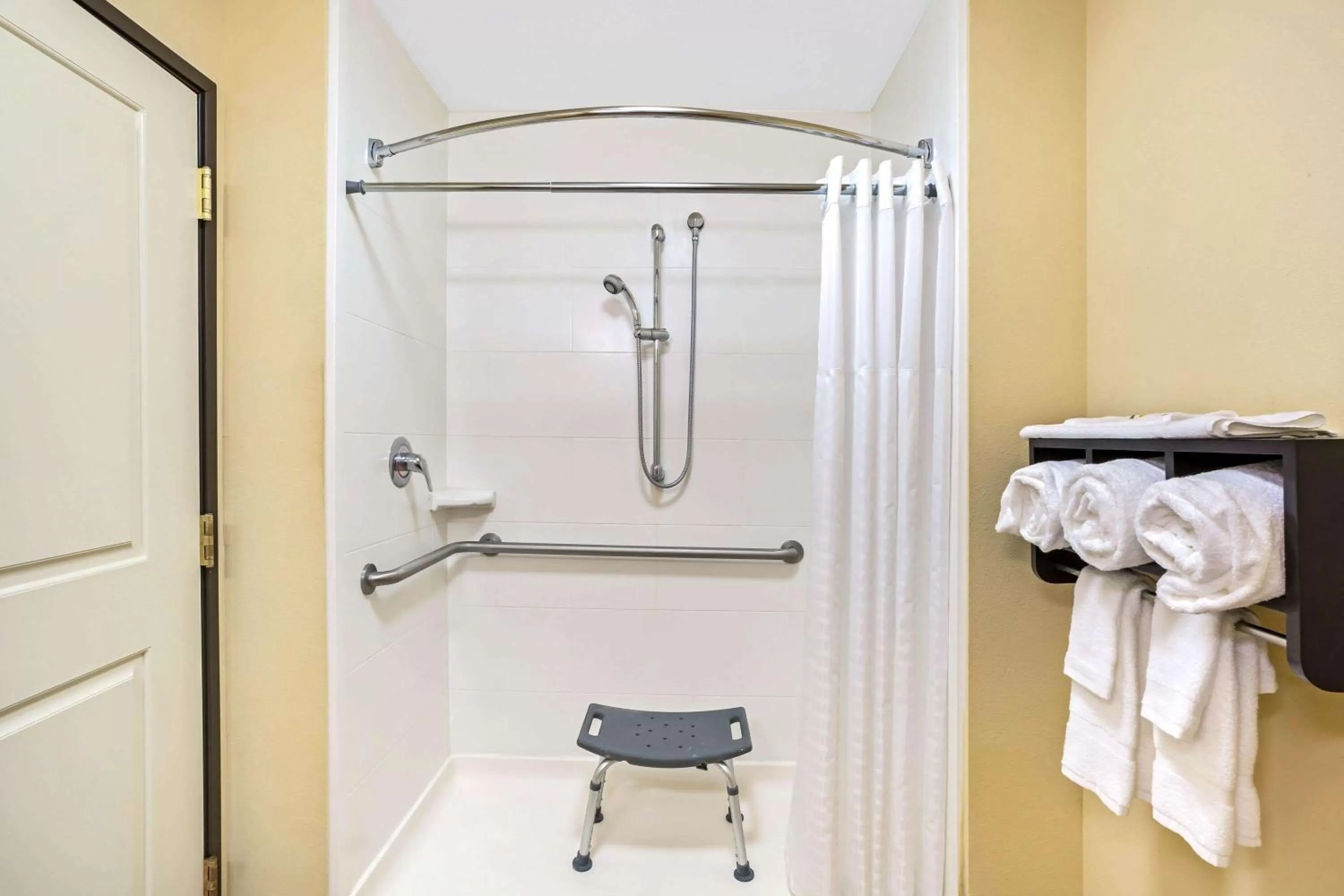 Shower in La Quinta by Wyndham Pecos