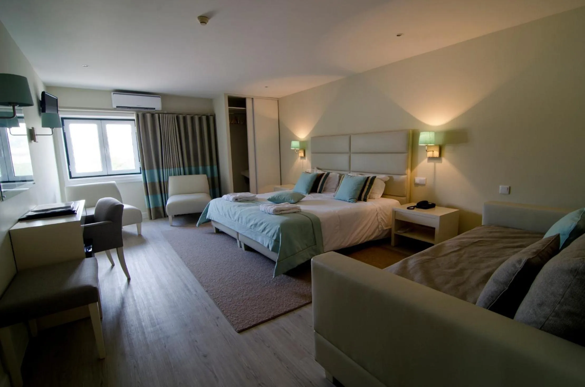 Bedroom, Bed in Estalagem Muchaxo Hotel