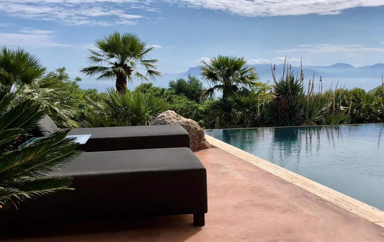 Swimming pool in Baglio La Porta by Geocharme