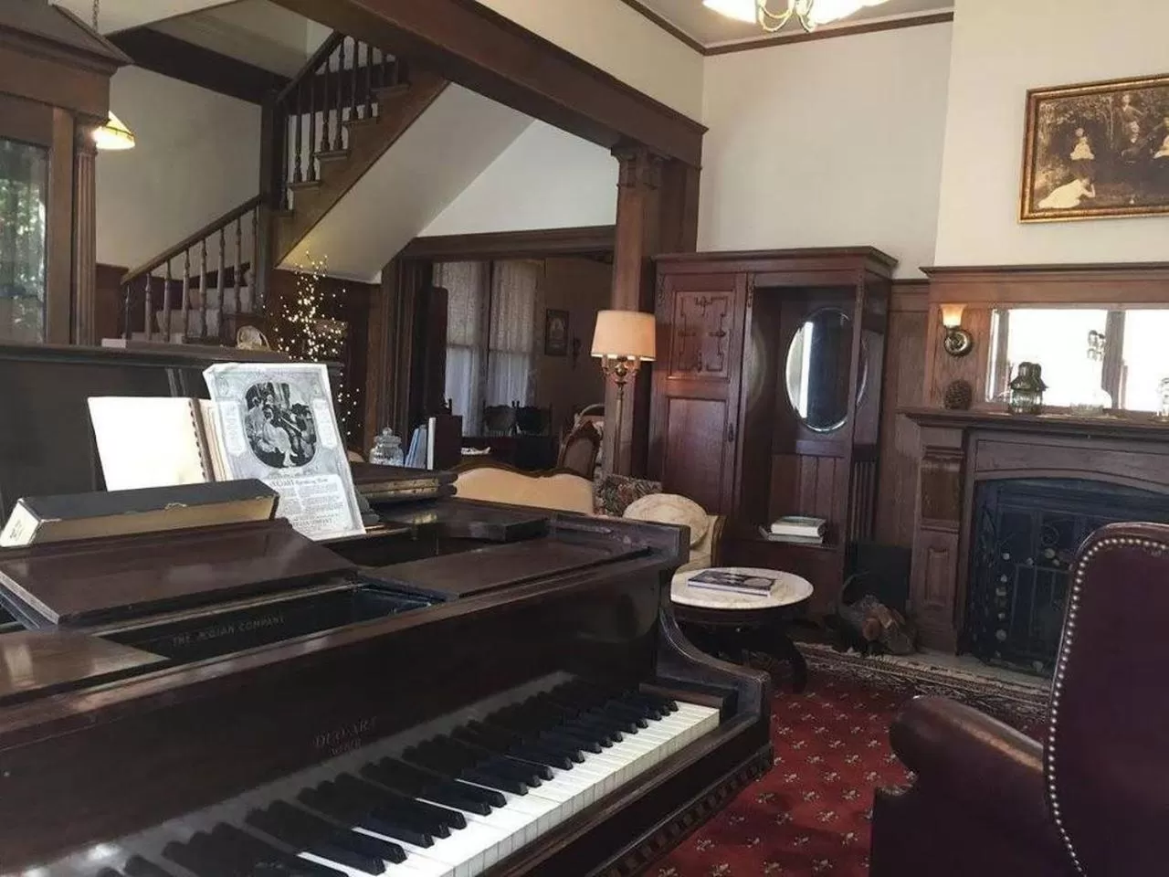 Seating area in Bradford Place Inn (California)