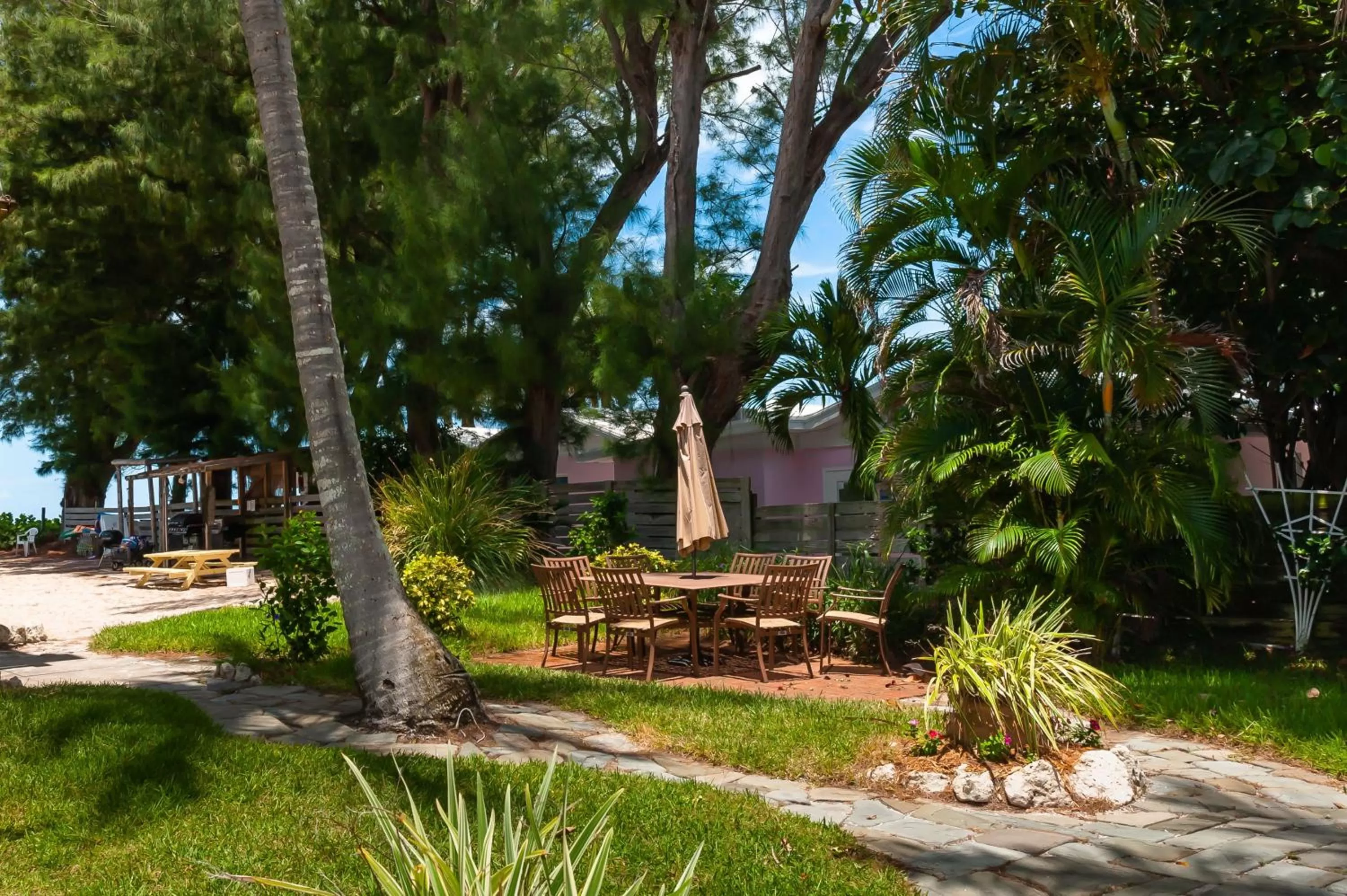 Garden in Cedar Cove Resort & Cottages