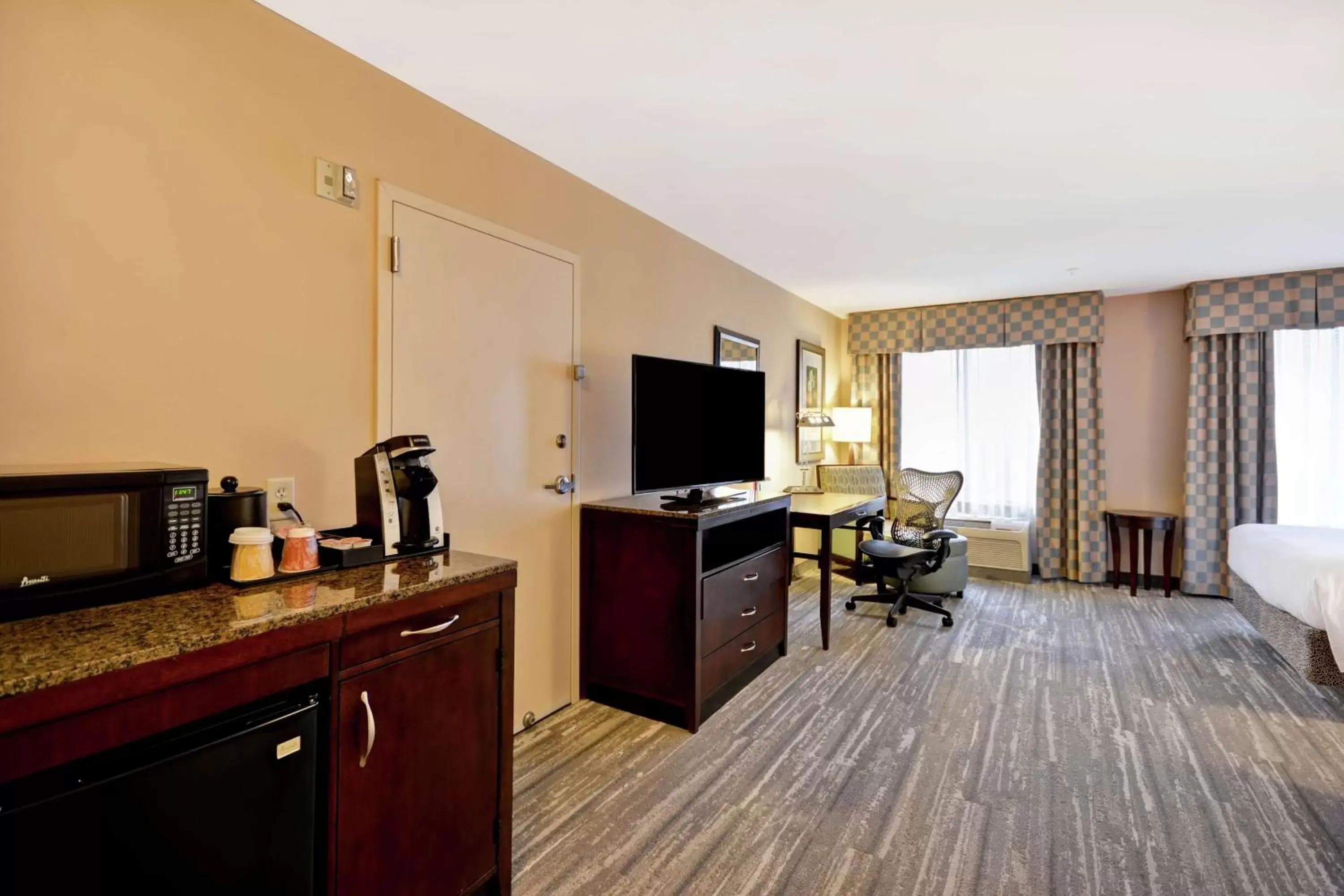 Premium Queen Room with Two Queen Beds in Hilton Garden Inn Ridgefield Park Premium Queen Room with Two Queen Beds in Hilton Garden Inn Ridgefield Park