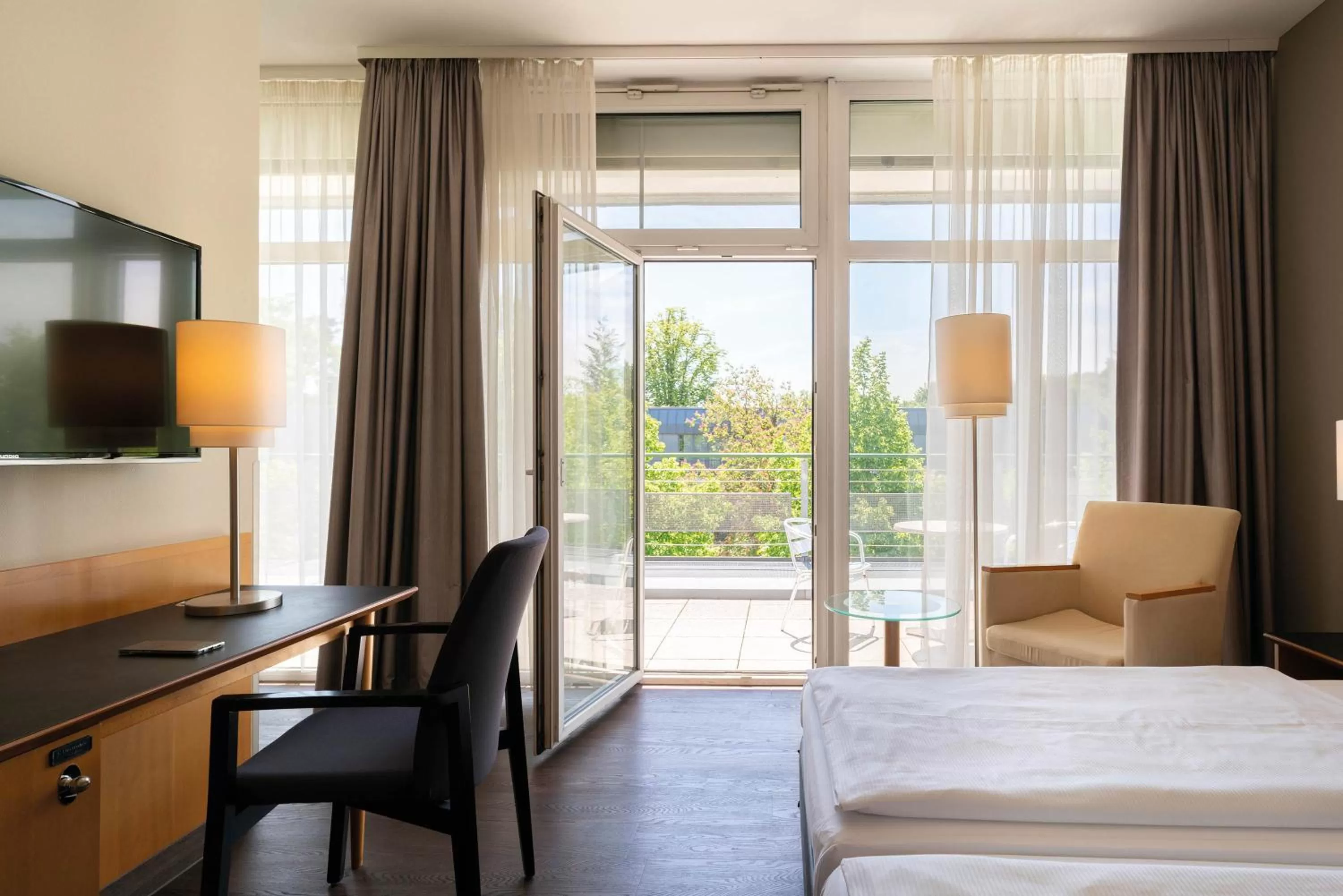 View (from property/room), Bed in Seminaris Hotel Potsdam Griebnitzsee