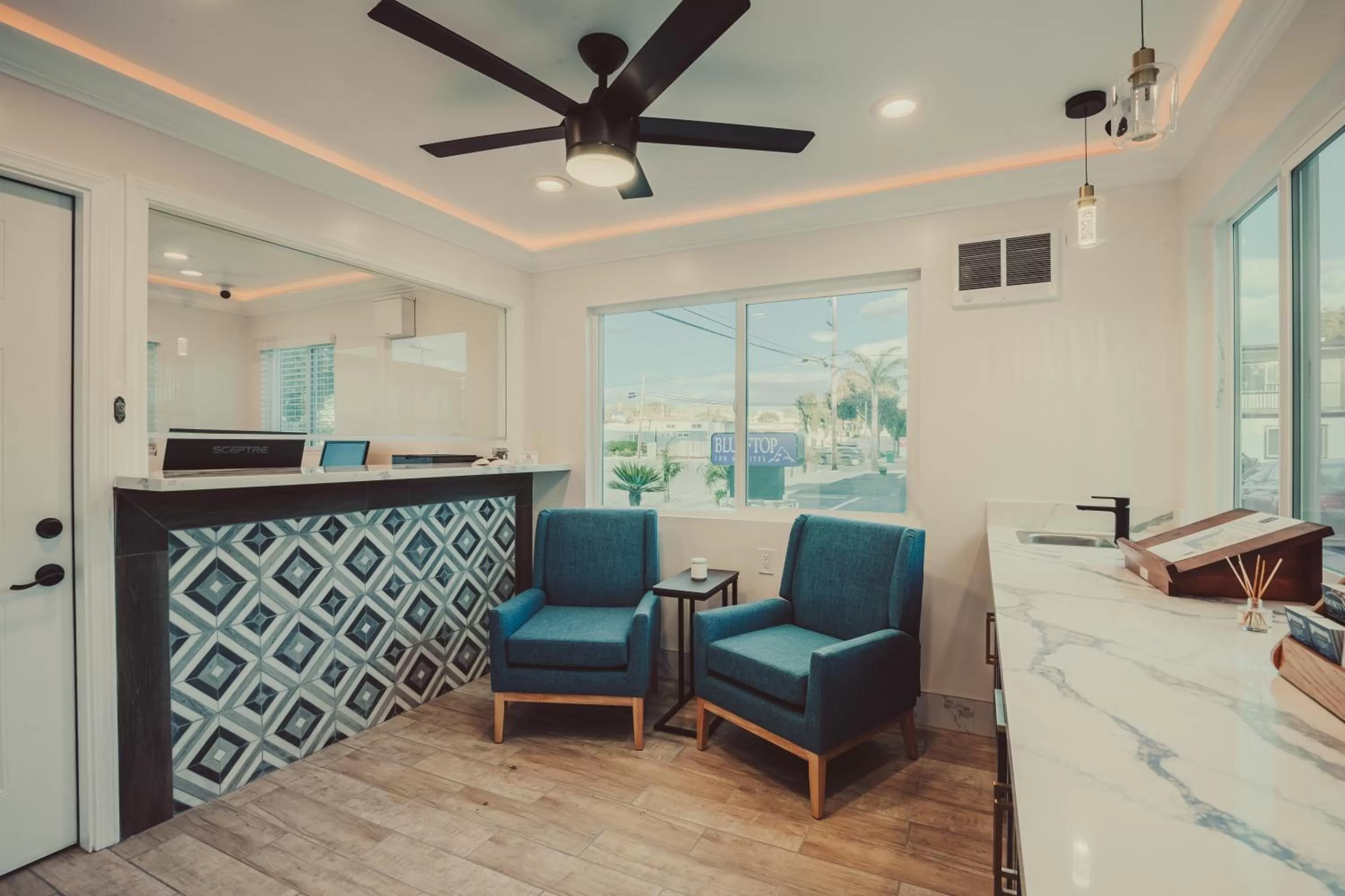 Lobby or reception in Blufftop Inn & Suites - Wharf/Restaurant District